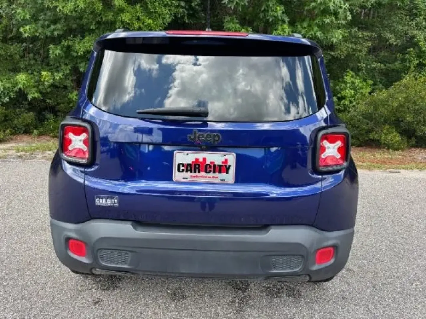 2017 /Black Jeep Renegade Altitude FWD (ZACCJABB3HP) with an Other engine, located at 2761 East Hwy 501, Conway, SC, 29526, (843) 331-1151, 33.781528, -78.989883 - Embrace the spirit of adventure with the 2017 Jeep Renegade Altitude FWD, a crossover that's perfect for weekend getaways and family road trips alike. This versatile SUV combines rugged capability with urban flair, making it an ideal choice for anyone seeking affordable used cars. Whether you're nav - Photo#5