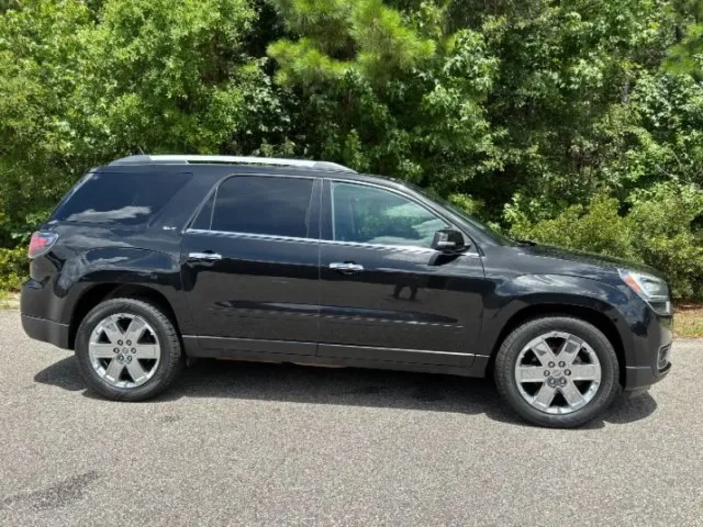 2017 /BLACK LEATHER GMC Acadia SUV (1GKKVSKD0HJ) with an Other engine, located at 2761 East Hwy 501, Conway, SC, 29526, (843) 331-1151, 33.781528, -78.989883 - ### Discover Your Next Adventure with the 2017 GMC Acadia Limited from Car City - Conway<br /> <br /> Are you ready to elevate your family road trips or weekend getaways? Look no further than this stunning 2017 GMC Acadia Limited, a perfect combination of style, comfort, and functionality. If you're - Photo#3
