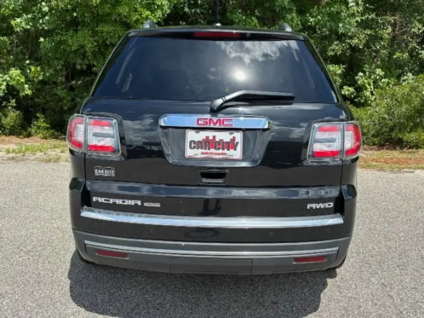 2017 /BLACK LEATHER GMC Acadia SUV (1GKKVSKD0HJ) with an Other engine, located at 2761 East Hwy 501, Conway, SC, 29526, (843) 331-1151, 33.781528, -78.989883 - ### Discover Your Next Adventure with the 2017 GMC Acadia Limited from Car City - Conway<br /> <br /> Are you ready to elevate your family road trips or weekend getaways? Look no further than this stunning 2017 GMC Acadia Limited, a perfect combination of style, comfort, and functionality. If you're - Photo#5
