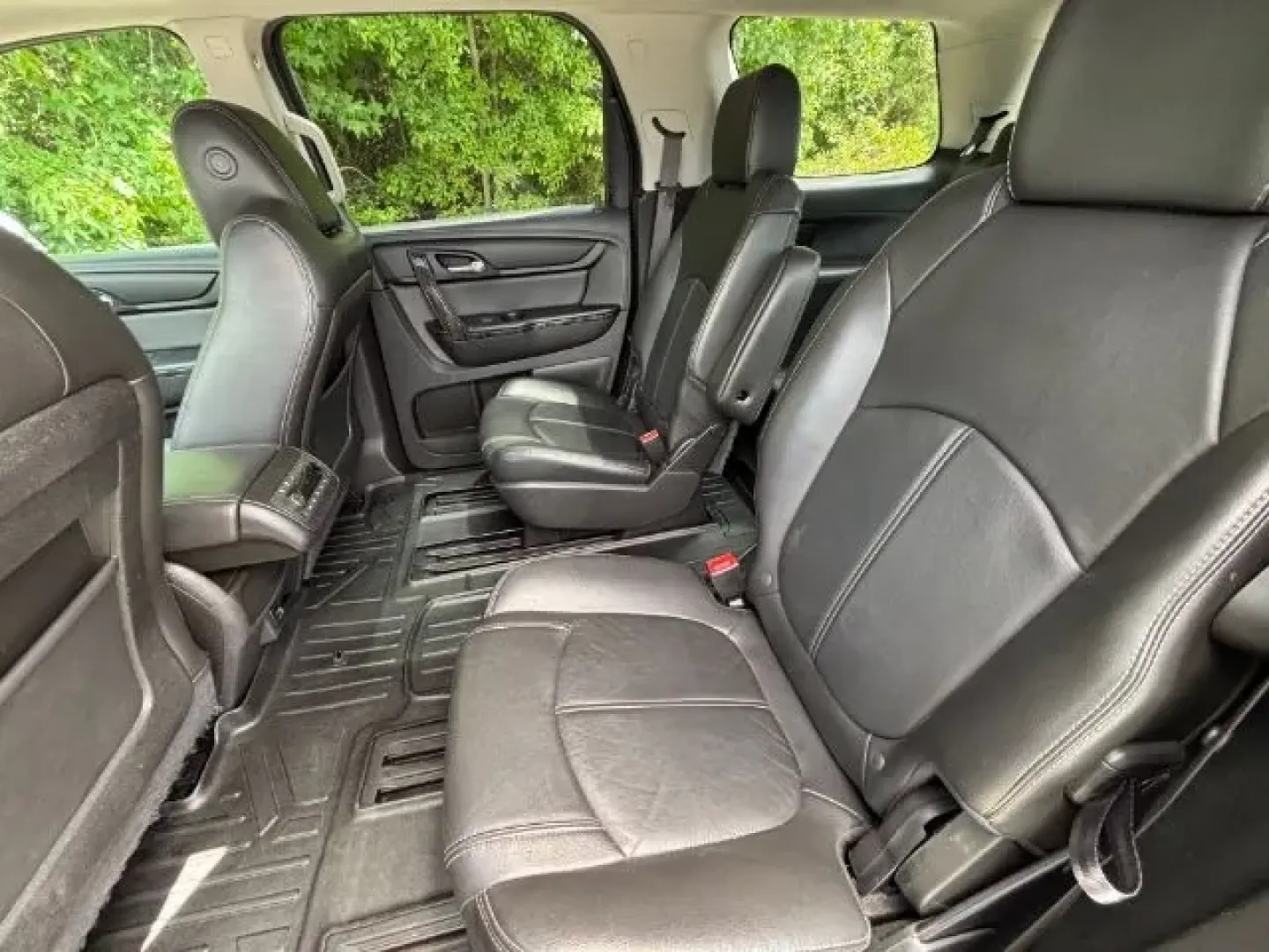 2017 /BLACK LEATHER GMC Acadia SUV (1GKKVSKD0HJ) with an Other engine, located at 2761 East Hwy 501, Conway, SC, 29526, (843) 331-1151, 33.781528, -78.989883 - ### Discover Your Next Adventure with the 2017 GMC Acadia Limited from Car City - Conway<br /> <br /> Are you ready to elevate your family road trips or weekend getaways? Look no further than this stunning 2017 GMC Acadia Limited, a perfect combination of style, comfort, and functionality. If you're - Photo#12
