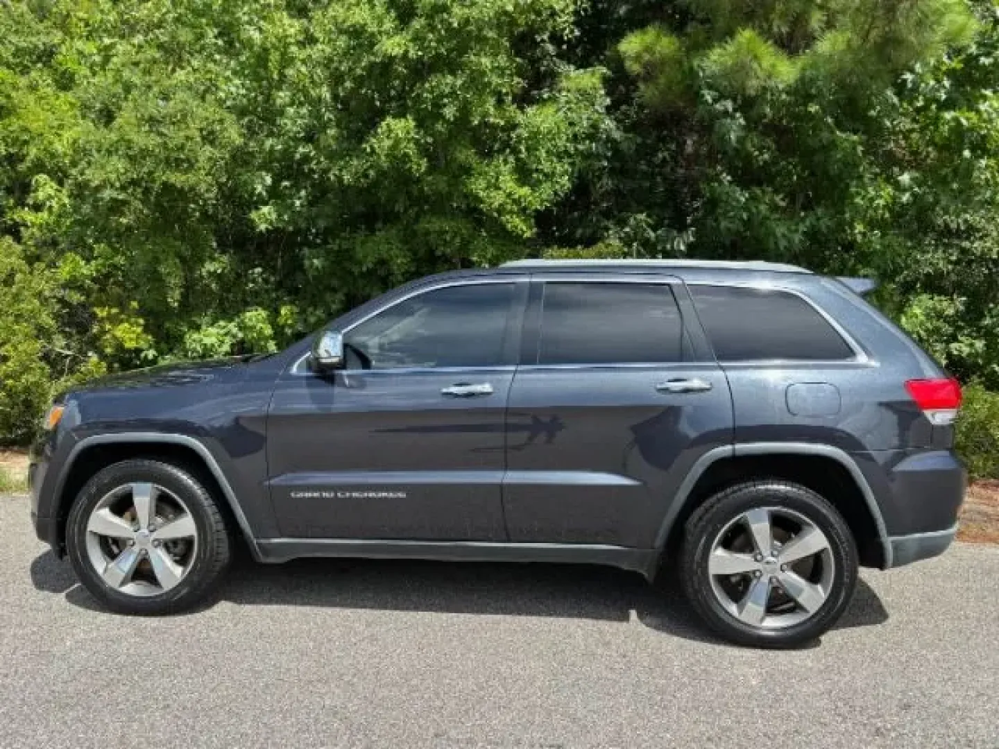 2015 /Light Frost Beige/Black Jeep Grand Cherokee Limited 4WD (1C4RJFBG6FC) with an 3.6L V6 DOHC 24V engine, 8-Speed Automatic transmission, located at 2761 East Hwy 501, Conway, SC, 29526, (843) 331-1151, 33.781528, -78.989883 - **Adventure Awaits: Discover the 2015 Jeep Grand Cherokee Limited 4WD at Car City - Conway!**<br /> <br /> Are you ready to elevate your driving experience and embrace the adventures that life has to offer? Look no further than this stunning 2015 Jeep Grand Cherokee Limited 4WD, available now at Car - Photo#2