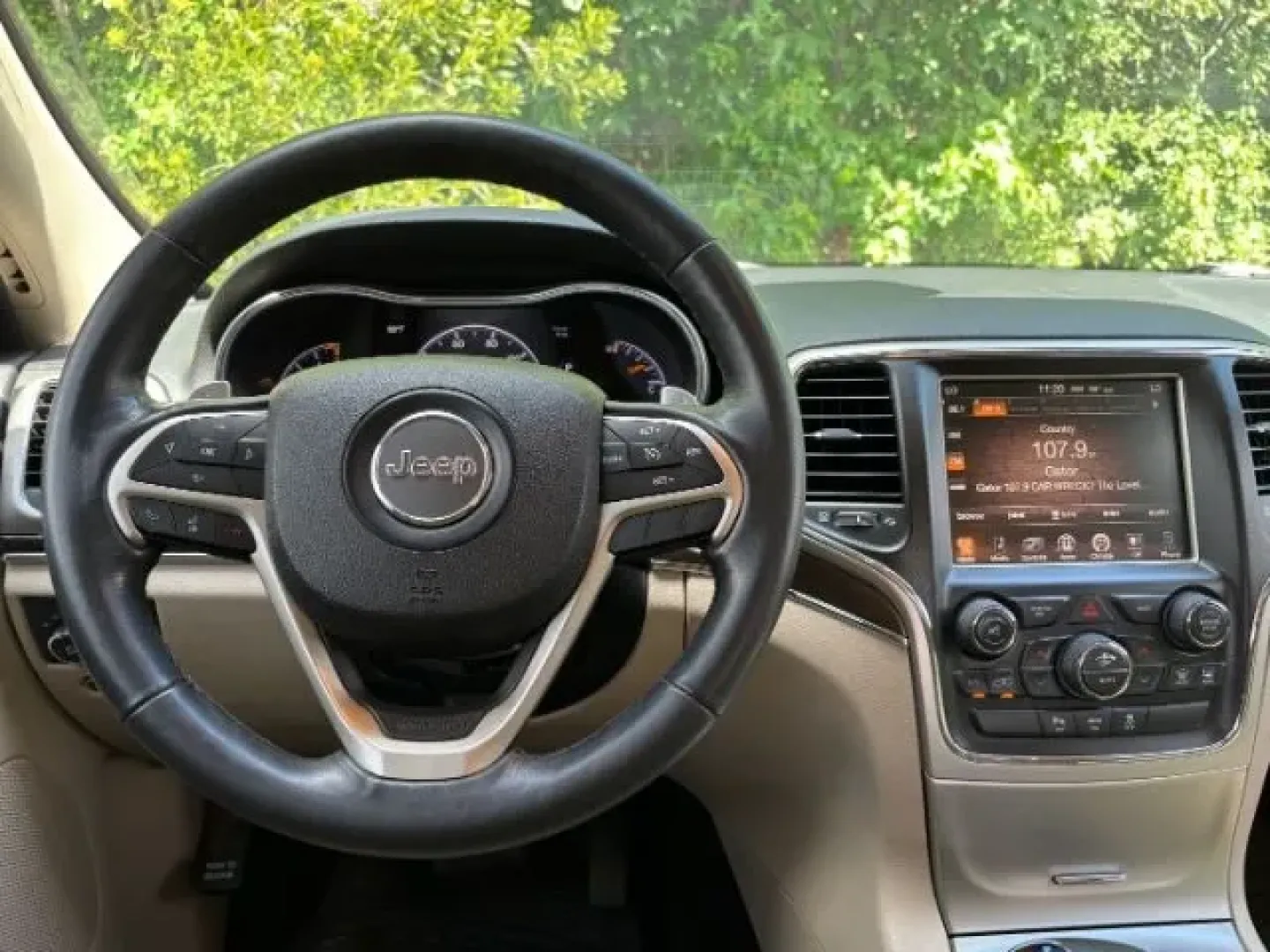 2015 /Light Frost Beige/Black Jeep Grand Cherokee Limited 4WD (1C4RJFBG6FC) with an 3.6L V6 DOHC 24V engine, 8-Speed Automatic transmission, located at 2761 East Hwy 501, Conway, SC, 29526, (843) 331-1151, 33.781528, -78.989883 - **Adventure Awaits: Discover the 2015 Jeep Grand Cherokee Limited 4WD at Car City - Conway!**<br /> <br /> Are you ready to elevate your driving experience and embrace the adventures that life has to offer? Look no further than this stunning 2015 Jeep Grand Cherokee Limited 4WD, available now at Car - Photo#7