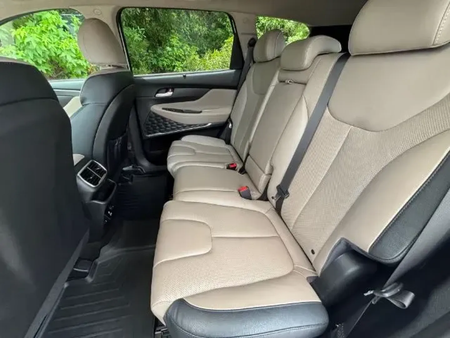 2019 /Black/Beige Hyundai Santa Fe Ultimate 2.0T (5NMS53AA2KH) with an Theta II 2L I-4 gasoline direct injection engine, located at 2761 East Hwy 501, Conway, SC, 29526, (843) 331-1151, 33.781528, -78.989883 - **Experience the Ultimate Adventure with the 2019 Hyundai Santa Fe at Car City - Conway!**<br /> <br /> Looking for a reliable and stylish SUV that fits your dynamic lifestyle? The 2019 Hyundai Santa Fe Ultimate 2.0T is the perfect companion for weekend adventures, daily commutes, or growing familie - Photo#12