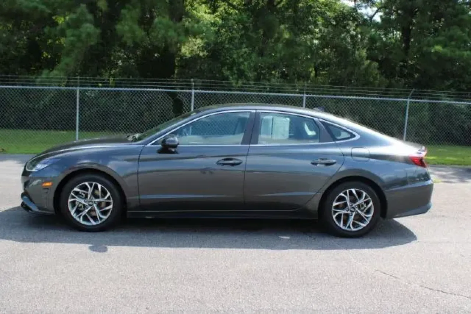 2023 Hyundai Sonata SEL (KMHL64JA8PA) with an Smartstream 2.5L I-4 port/direct injection engine, located at 3598 James B White Hwy South, Whiteville, NC, 28472, (910) 642-3196, 34.294846, -78.732613 - Experience the perfect blend of style, comfort, and technology with the 2023 Hyundai Sonata SEL, an ideal choice for those seeking a refined sedan that enhances everyday living. Whether you're commuting to work in downtown Whiteville, planning weekend getaways to nearby beaches, or simply running er - Photo#3