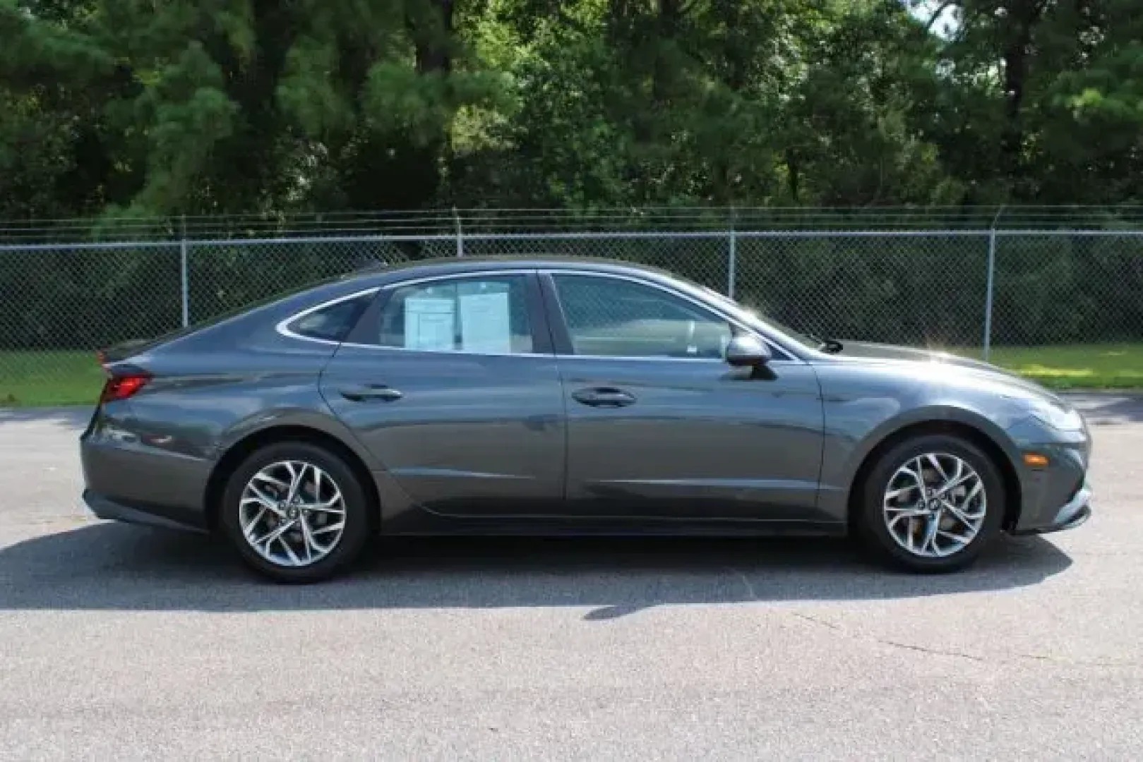 2023 Hyundai Sonata SEL (KMHL64JA8PA) with an Smartstream 2.5L I-4 port/direct injection engine, located at 3598 James B White Hwy South, Whiteville, NC, 28472, (910) 642-3196, 34.294846, -78.732613 - Experience the perfect blend of style, comfort, and technology with the 2023 Hyundai Sonata SEL, an ideal choice for those seeking a refined sedan that enhances everyday living. Whether you're commuting to work in downtown Whiteville, planning weekend getaways to nearby beaches, or simply running er - Photo#4