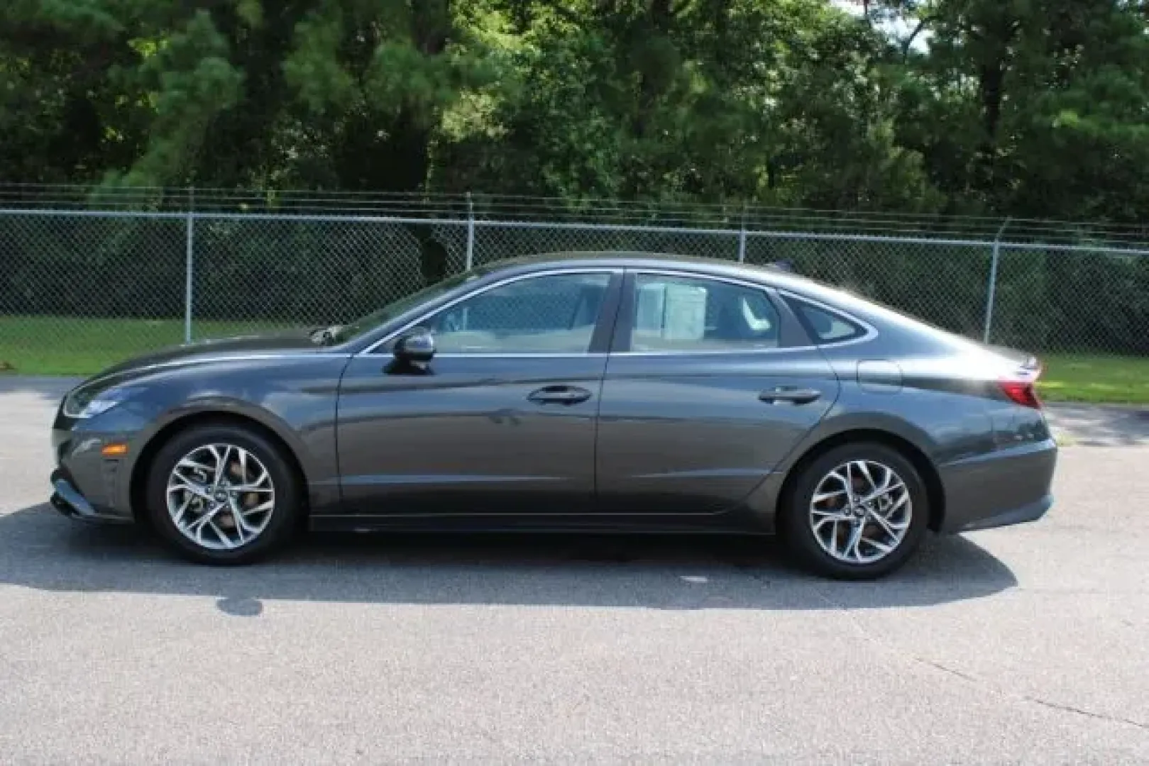 2023 Hyundai Sonata SEL (KMHL64JA8PA) with an Smartstream 2.5L I-4 port/direct injection engine, located at 3598 James B White Hwy South, Whiteville, NC, 28472, (910) 642-3196, 34.294846, -78.732613 - Experience the perfect blend of style, comfort, and technology with the 2023 Hyundai Sonata SEL, an ideal choice for those seeking a refined sedan that enhances everyday living. Whether you're commuting to work in downtown Whiteville, planning weekend getaways to nearby beaches, or simply running er - Photo#3