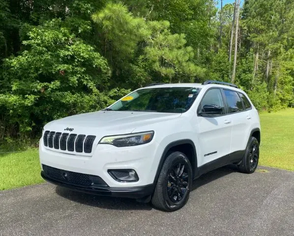 photo of 2023 Jeep Cherokee Altitude Lux 4x4