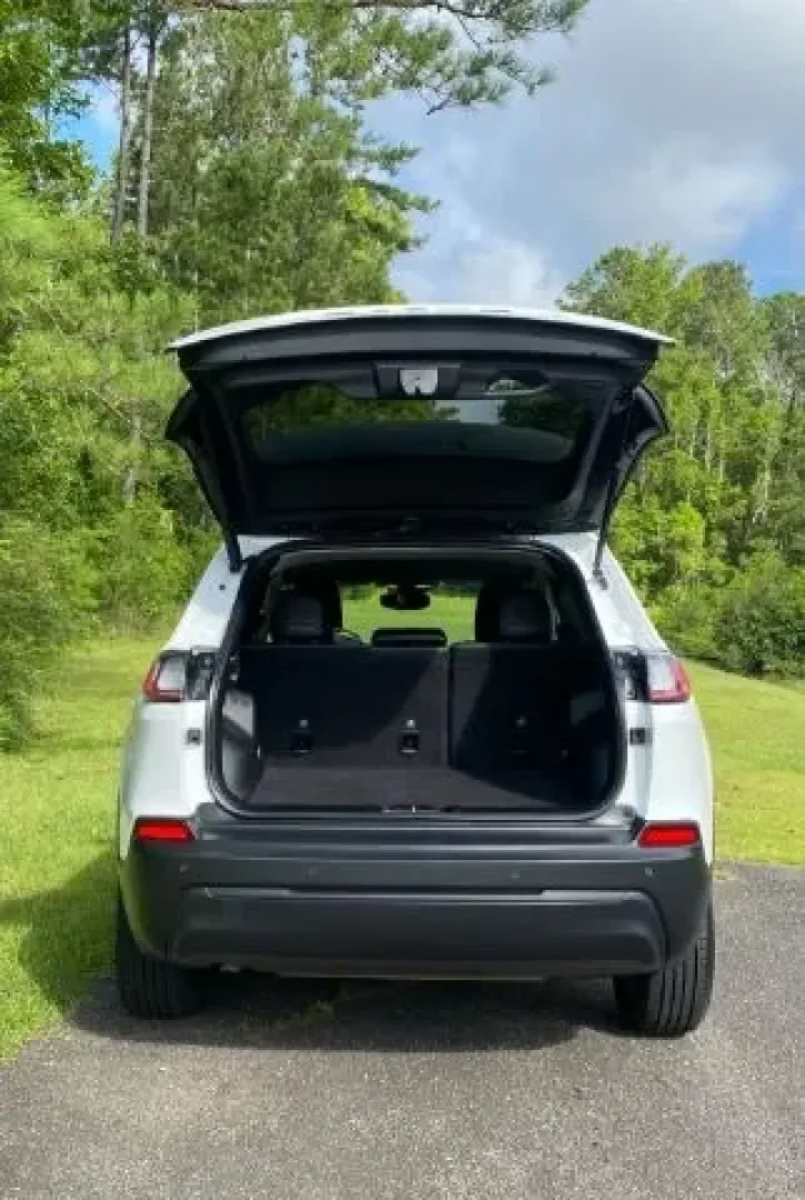 2023 /Black Jeep Cherokee Altitude Lux 4x4 (1C4PJMMB5PD) with an Other engine, located at 3598 James B White Hwy South, Whiteville, NC, 28472, (910) 642-3196, 34.294846, -78.732613 - ### Discover Adventure with the 2023 Jeep Cherokee Altitude Lux 4x4 at Car City - Calabash<br /> <br /> Are you ready to elevate your lifestyle and embrace adventure? The 2023 Jeep Cherokee Altitude Lux 4x4 is not just a vehicle; it's your ticket to unforgettable experiences. Whether you're taking t - Photo#8