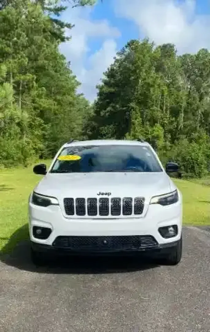 2023 /Black Jeep Cherokee Altitude Lux 4x4 (1C4PJMMB5PD) with an 2.4L L4 DOHC 16V engine, 9A transmission, located at 3598 James B White Hwy South, Whiteville, NC, 28472, (910) 642-3196, 34.294846, -78.732613 - ### Discover Adventure with the 2023 Jeep Cherokee Altitude Lux 4x4 at Car City - Calabash<br /> <br /> Are you ready to elevate your lifestyle and embrace adventure? The 2023 Jeep Cherokee Altitude Lux 4x4 is not just a vehicle; it's your ticket to unforgettable experiences. Whether you're taking t - Photo#1