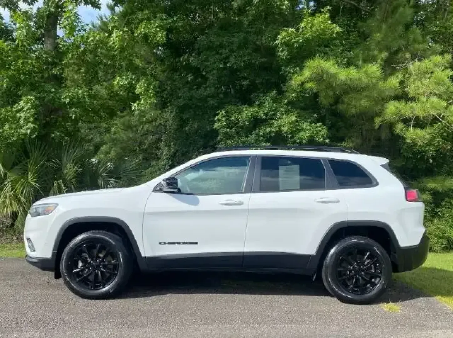 2023 /Black Jeep Cherokee Altitude Lux 4x4 (1C4PJMMB5PD) with an 2.4L L4 DOHC 16V engine, 9A transmission, located at 3598 James B White Hwy South, Whiteville, NC, 28472, (910) 642-3196, 34.294846, -78.732613 - ### Discover Adventure with the 2023 Jeep Cherokee Altitude Lux 4x4 at Car City - Calabash<br /> <br /> Are you ready to elevate your lifestyle and embrace adventure? The 2023 Jeep Cherokee Altitude Lux 4x4 is not just a vehicle; it's your ticket to unforgettable experiences. Whether you're taking t - Photo#2