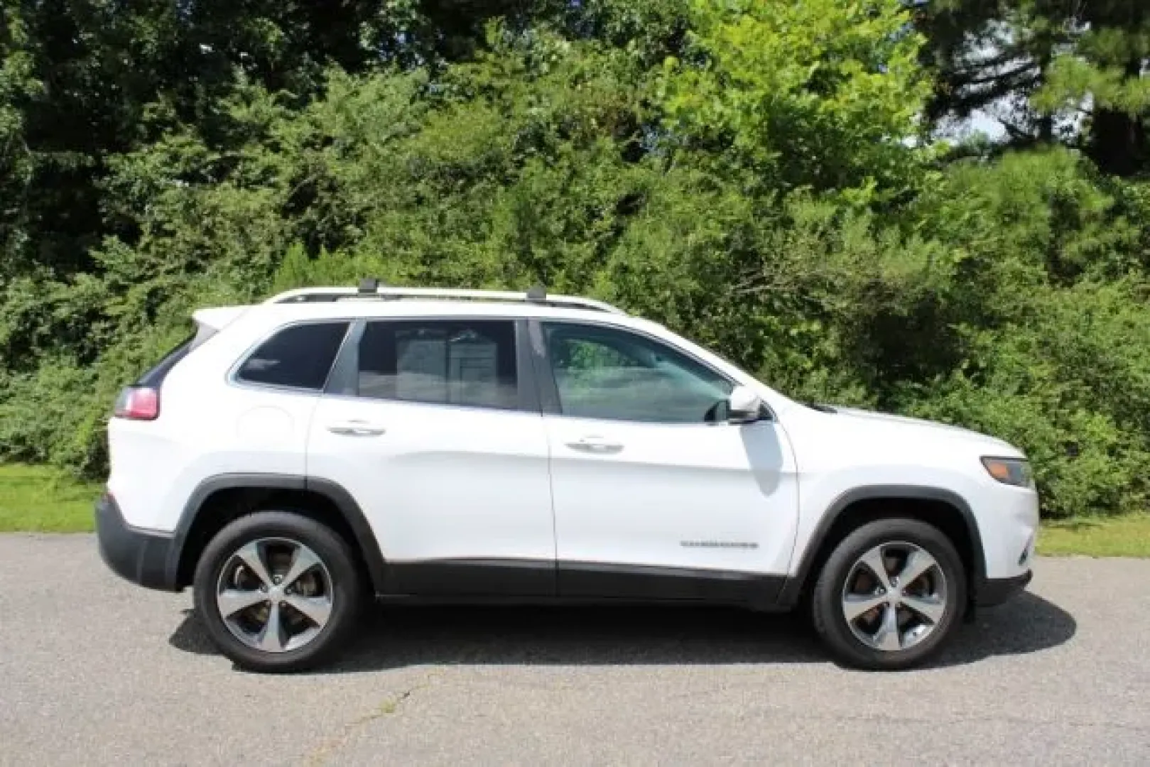 2019 Jeep Cherokee Limited 4x4 (1C4PJMDX6KD) with an Other engine, located at 3598 James B White Hwy South, Whiteville, NC, 28472, (910) 642-3196, 34.294846, -78.732613 - **Unleash Adventure with the 2019 Jeep Cherokee Limited 4x4 at Car City - Whitesville!**<br /> <br /> Are you ready to elevate your weekend adventures and daily commutes? The 2019 Jeep Cherokee Limited 4x4, now available at Car City - Whitesville, is your ticket to a lifestyle filled with exploratio - Photo#3