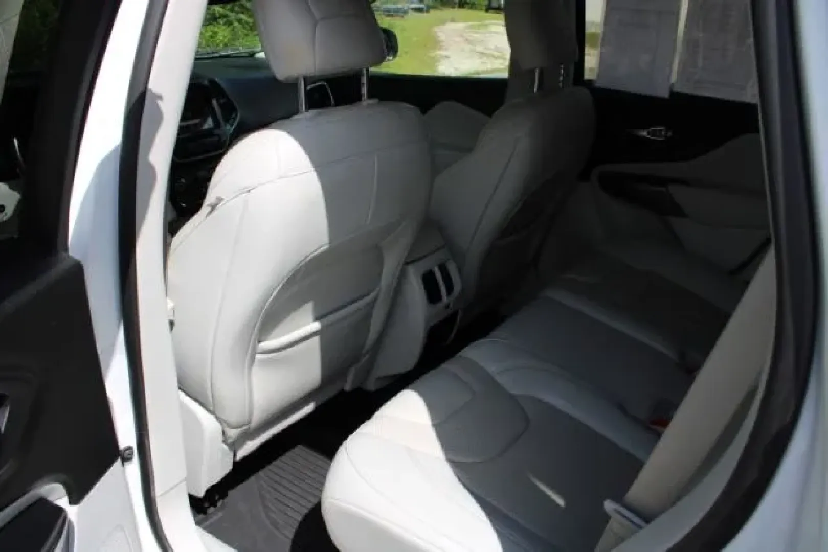 2019 Jeep Cherokee Limited 4x4 (1C4PJMDX6KD) with an Other engine, located at 3598 James B White Hwy South, Whiteville, NC, 28472, (910) 642-3196, 34.294846, -78.732613 - **Unleash Adventure with the 2019 Jeep Cherokee Limited 4x4 at Car City - Whitesville!**<br /> <br /> Are you ready to elevate your weekend adventures and daily commutes? The 2019 Jeep Cherokee Limited 4x4, now available at Car City - Whitesville, is your ticket to a lifestyle filled with exploratio - Photo#8