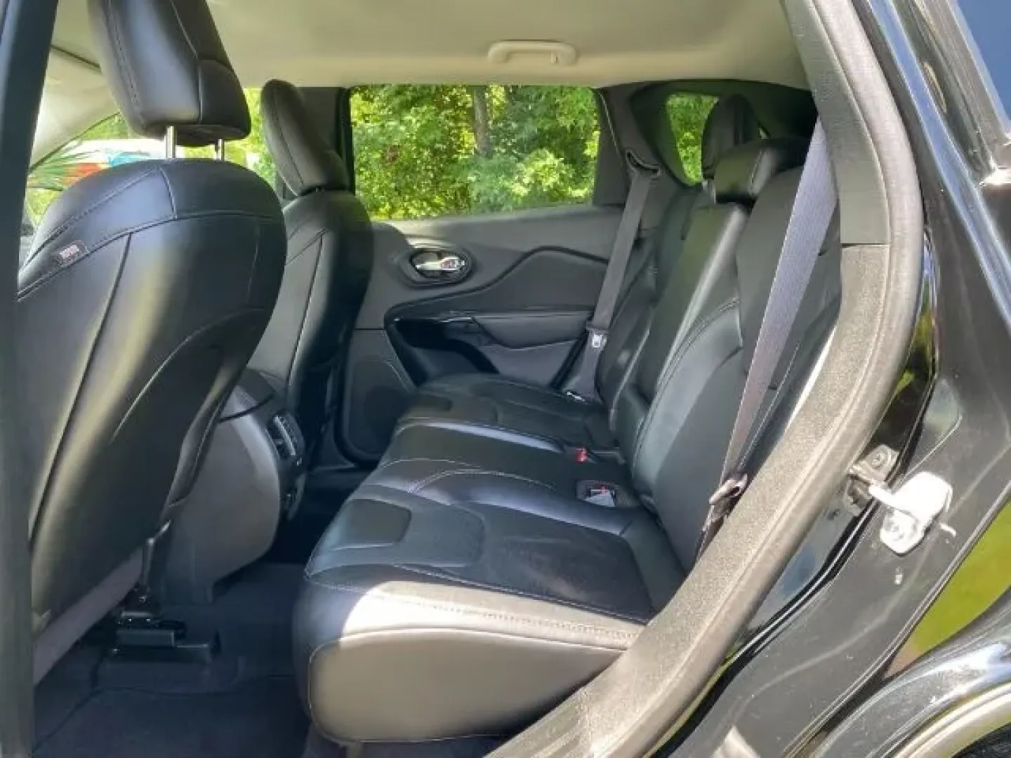 2023 /Black Jeep Cherokee Altitude Lux 4x4 (1C4PJMMB6PD) with an MultiAir2 Tigershark 2.4L I-4 variable valve contr engine, located at 9146 Ocean Hwy West, Calabash, NC, 28467, (910) 579-1110, 33.928635, -78.576157 - **Embrace Adventure with the 2023 Jeep Cherokee Altitude Lux 4x4 Perfect for Every Lifestyle!**<br /> <br /> If you're seeking a vehicle that seamlessly blends comfort, technology, and rugged capability, look no further than the 2023 Jeep Cherokee Altitude Lux 4x4. Ideal for weekend adventures, dai - Photo#5