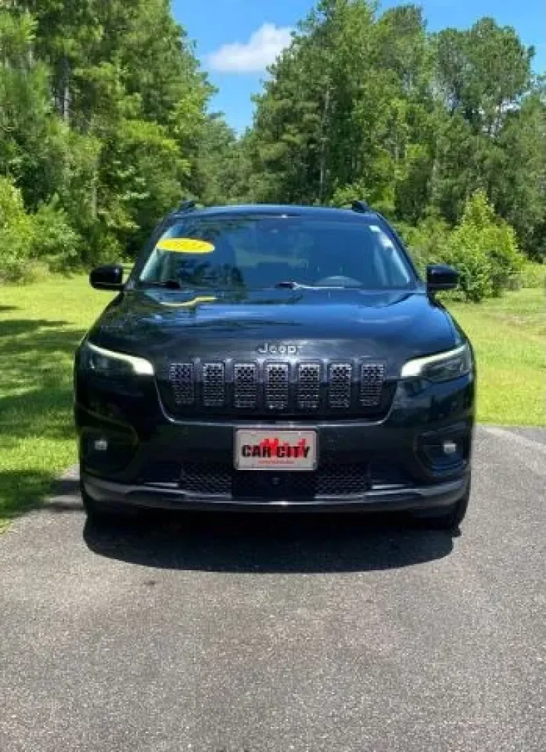 2023 /Black Jeep Cherokee Altitude Lux 4x4 (1C4PJMMB6PD) with an MultiAir2 Tigershark 2.4L I-4 variable valve contr engine, located at 9146 Ocean Hwy West, Calabash, NC, 28467, (910) 579-1110, 33.928635, -78.576157 - **Embrace Adventure with the 2023 Jeep Cherokee Altitude Lux 4x4 Perfect for Every Lifestyle!**<br /> <br /> If you're seeking a vehicle that seamlessly blends comfort, technology, and rugged capability, look no further than the 2023 Jeep Cherokee Altitude Lux 4x4. Ideal for weekend adventures, dai - Photo#1