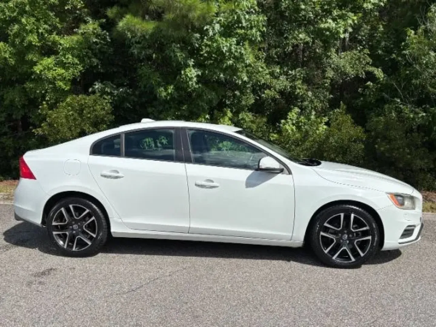 2017 /BLACK LEATHER Volvo S60 T5 Dynamic (YV126MFL6H2) with an Drive-E 2L I-4 gasoline direct injection engine, located at 2761 East Hwy 501, Conway, SC, 29526, (843) 331-1151, 33.781528, -78.989883 - **Discover Your Next Adventure with the 2017 Volvo S60 at Car City - Conway!**<br /> <br /> Are you seeking a reliable vehicle that seamlessly blends sophistication with performance? Look no further than this stunning 2017 Volvo S60, an ideal choice for those who appreciate comfort and style, whethe - Photo#3