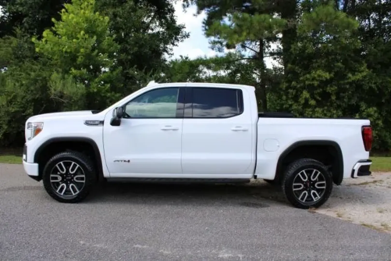 2022 GMC Sierra 1500 Limited 4WD Crew Cab Short Box AT4 (3GTP9EEL5NG) with an Other engine, located at 9146 Ocean Hwy West, Calabash, NC, 28467, (910) 579-1110, 33.928635, -78.576157 - **Discover Adventure with the 2022 GMC Sierra 1500 Limited AT4 Your Perfect All-Season Pickup**<br /> <br /> Are you ready to elevate your driving experience? Whether you're hauling gear for weekend adventures, navigating daily commutes, or accommodating your growing family, the 2022 GMC Sierra 150 - Photo#4