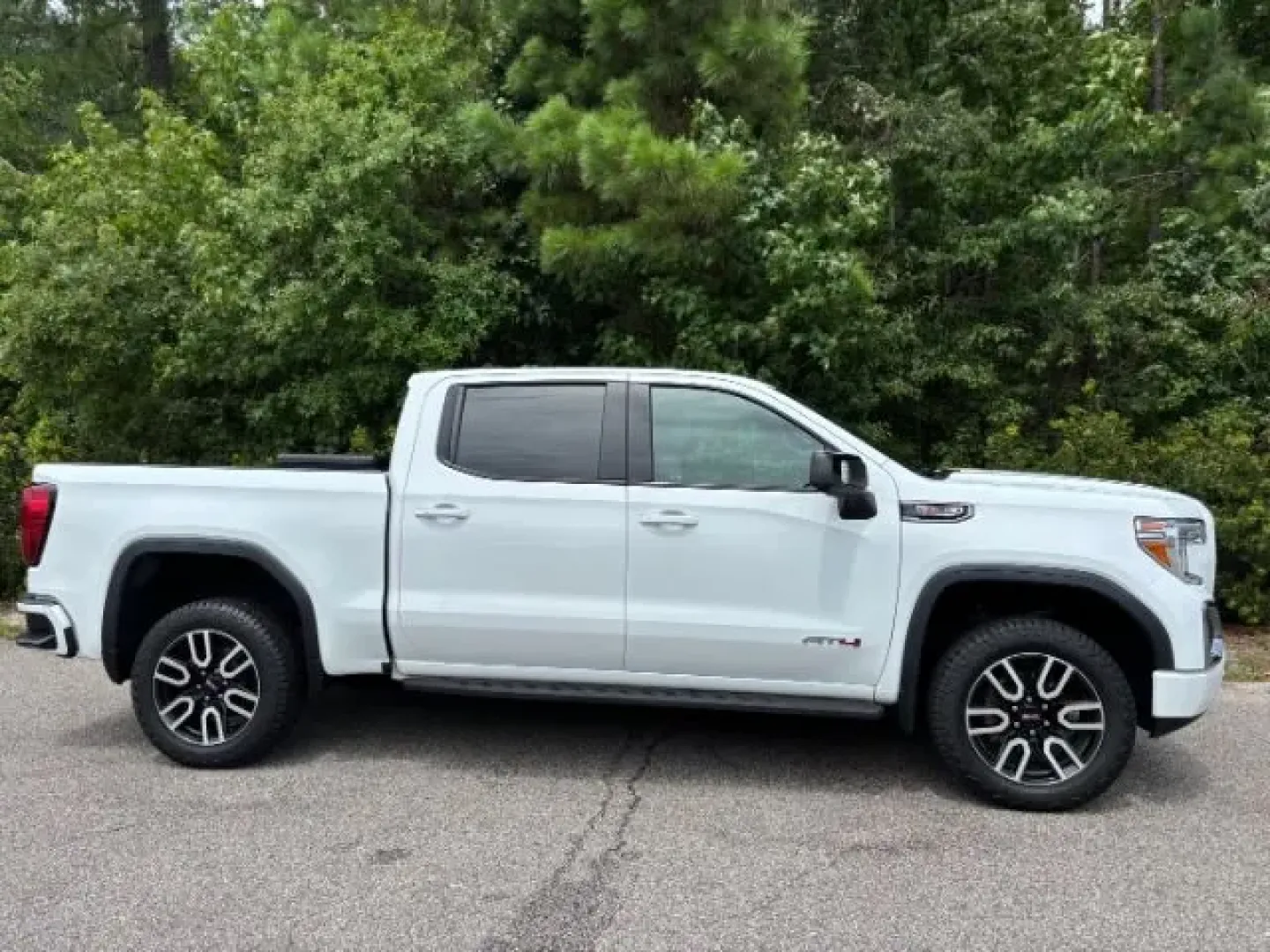 2022 /Jet Black w/Kalahari Accents GMC Sierra 1500 Limited 4WD Crew Cab Short Box AT4 (3GTP9EEL5NG) with an Other engine, located at 2761 East Hwy 501, Conway, SC, 29526, (843) 331-1151, 33.781528, -78.989883 - **Discover Adventure with the 2022 GMC Sierra 1500 Limited AT4 Your Perfect All-Season Pickup**<br /> <br /> Are you ready to elevate your driving experience? Whether you're hauling gear for weekend adventures, navigating daily commutes, or accommodating your growing family, the 2022 GMC Sierra 150 - Photo#3