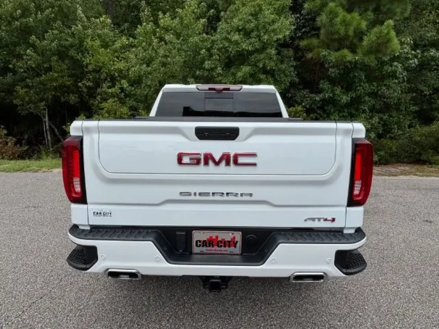 2022 /Jet Black w/Kalahari Accents GMC Sierra 1500 Limited 4WD Crew Cab Short Box AT4 (3GTP9EEL5NG) with an Other engine, located at 2761 East Hwy 501, Conway, SC, 29526, (843) 331-1151, 33.781528, -78.989883 - **Discover Adventure with the 2022 GMC Sierra 1500 Limited AT4 Your Perfect All-Season Pickup**<br /> <br /> Are you ready to elevate your driving experience? Whether you're hauling gear for weekend adventures, navigating daily commutes, or accommodating your growing family, the 2022 GMC Sierra 150 - Photo#5