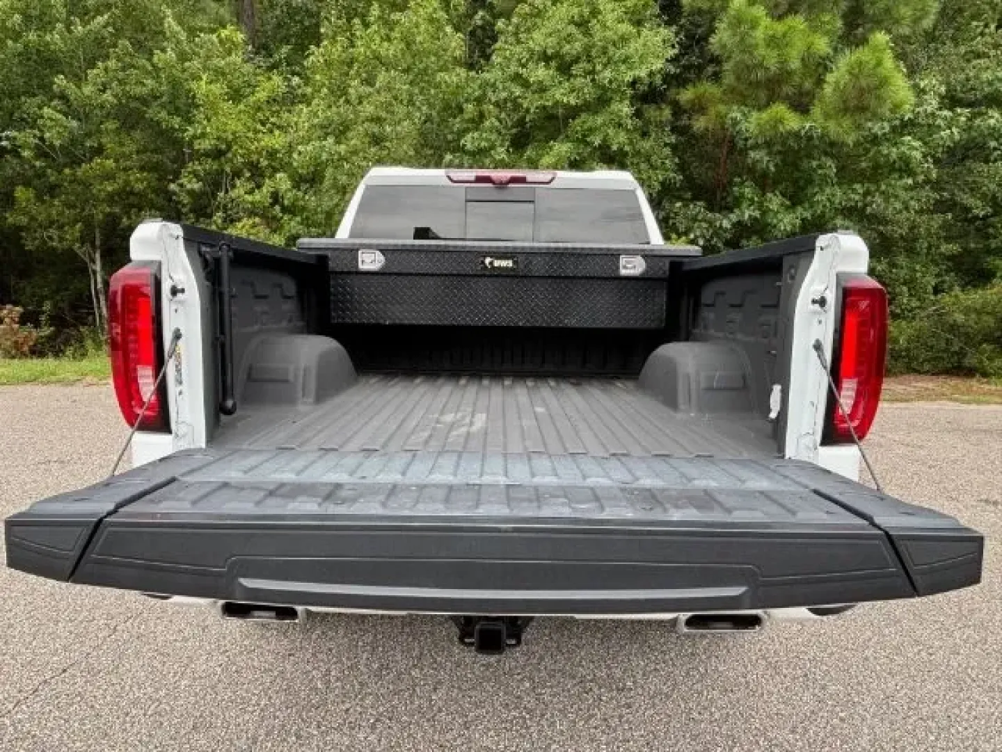 2022 /Jet Black w/Kalahari Accents GMC Sierra 1500 Limited 4WD Crew Cab Short Box AT4 (3GTP9EEL5NG) with an Other engine, located at 2761 East Hwy 501, Conway, SC, 29526, (843) 331-1151, 33.781528, -78.989883 - **Discover Adventure with the 2022 GMC Sierra 1500 Limited AT4 Your Perfect All-Season Pickup**<br /> <br /> Are you ready to elevate your driving experience? Whether you're hauling gear for weekend adventures, navigating daily commutes, or accommodating your growing family, the 2022 GMC Sierra 150 - Photo#13