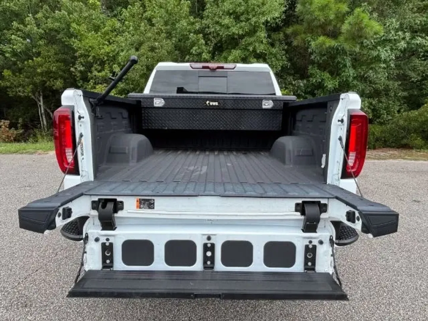 2022 /Jet Black w/Kalahari Accents GMC Sierra 1500 Limited 4WD Crew Cab Short Box AT4 (3GTP9EEL5NG) with an Other engine, located at 2761 East Hwy 501, Conway, SC, 29526, (843) 331-1151, 33.781528, -78.989883 - **Discover Adventure with the 2022 GMC Sierra 1500 Limited AT4 Your Perfect All-Season Pickup**<br /> <br /> Are you ready to elevate your driving experience? Whether you're hauling gear for weekend adventures, navigating daily commutes, or accommodating your growing family, the 2022 GMC Sierra 150 - Photo#14
