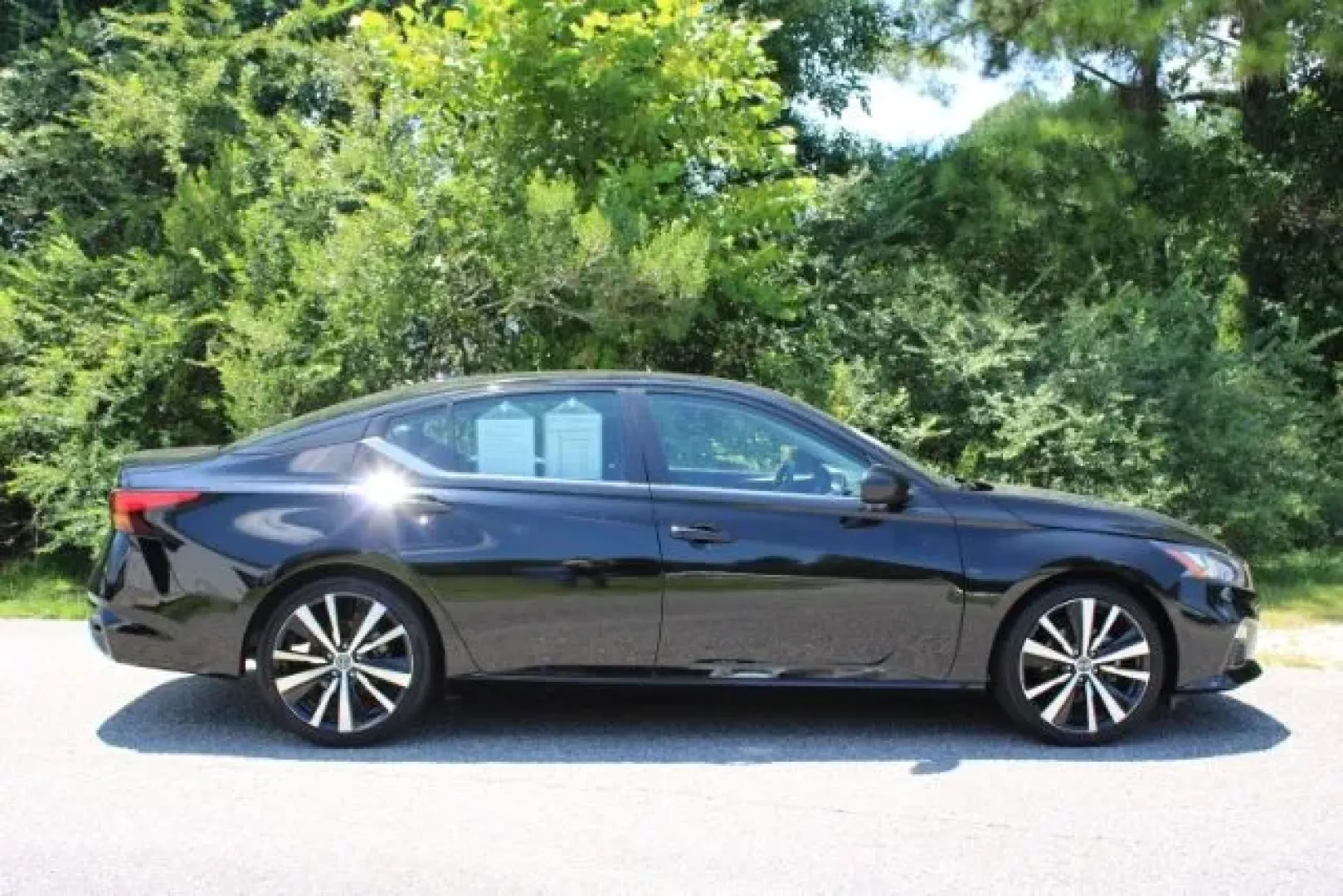 2022 Nissan Altima SR FWD (1N4BL4CV1NN) with an 2.5L I-4 gasoline direct injection engine, located at 3598 James B White Hwy South, Whiteville, NC, 28472, (910) 642-3196, 34.294846, -78.732613 - ### Drive Your Lifestyle Forward with This 2022 Nissan Altima SR FWD<br /> <br /> If you're looking for **affordable used cars** that seamlessly blend style, comfort, and reliability, look no further than this stunning 2022 Nissan Altima SR FWD, now available at Car City - Whitesville. Located conve - Photo#3