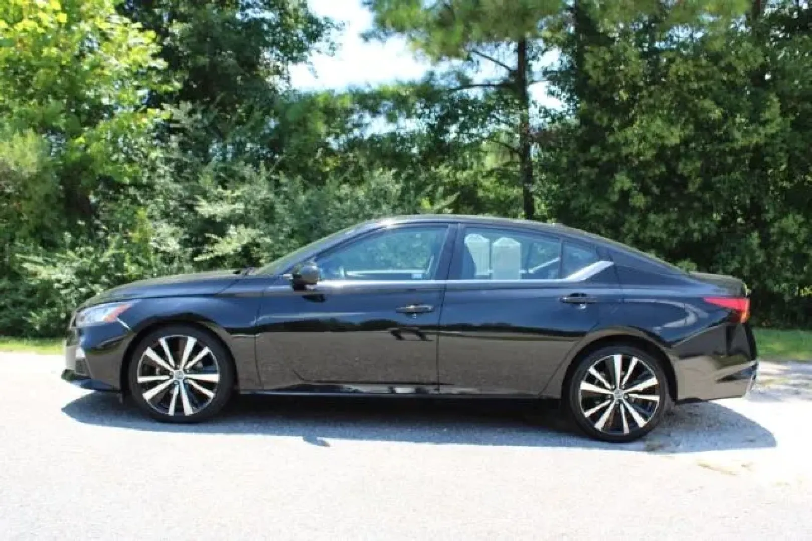 2022 Nissan Altima SR FWD (1N4BL4CV1NN) with an 2.5L I-4 gasoline direct injection engine, located at 3598 James B White Hwy South, Whiteville, NC, 28472, (910) 642-3196, 34.294846, -78.732613 - ### Drive Your Lifestyle Forward with This 2022 Nissan Altima SR FWD<br /> <br /> If you're looking for **affordable used cars** that seamlessly blend style, comfort, and reliability, look no further than this stunning 2022 Nissan Altima SR FWD, now available at Car City - Whitesville. Located conve - Photo#4