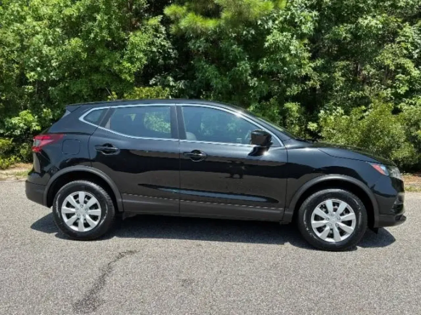 2020 /Charcoal, cloth Nissan Rogue S AWD (JN1BJ1CW0LW) with an 2.0L L4 DOHC 16V engine, Continuously Variable Transmission transmission, located at 2761 East Hwy 501, Conway, SC, 29526, (843) 331-1151, 33.781528, -78.989883 - Explore new adventures with the 2020 Nissan Rogue S AWD, available now at Car City - Conway, your trusted pre-owned vehicle dealership located at 2761 East Hwy 501, Conway, SC 29526. Whether you're a growing family in need of extra space, or a daily commuter looking for reliability and comfort, this - Photo#3