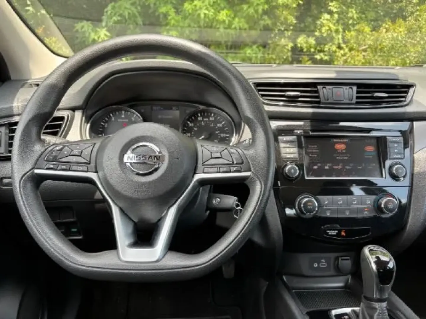 2020 /Charcoal, cloth Nissan Rogue S AWD (JN1BJ1CW0LW) with an 2.0L L4 DOHC 16V engine, Continuously Variable Transmission transmission, located at 2761 East Hwy 501, Conway, SC, 29526, (843) 331-1151, 33.781528, -78.989883 - Explore new adventures with the 2020 Nissan Rogue S AWD, available now at Car City - Conway, your trusted pre-owned vehicle dealership located at 2761 East Hwy 501, Conway, SC 29526. Whether you're a growing family in need of extra space, or a daily commuter looking for reliability and comfort, this - Photo#7