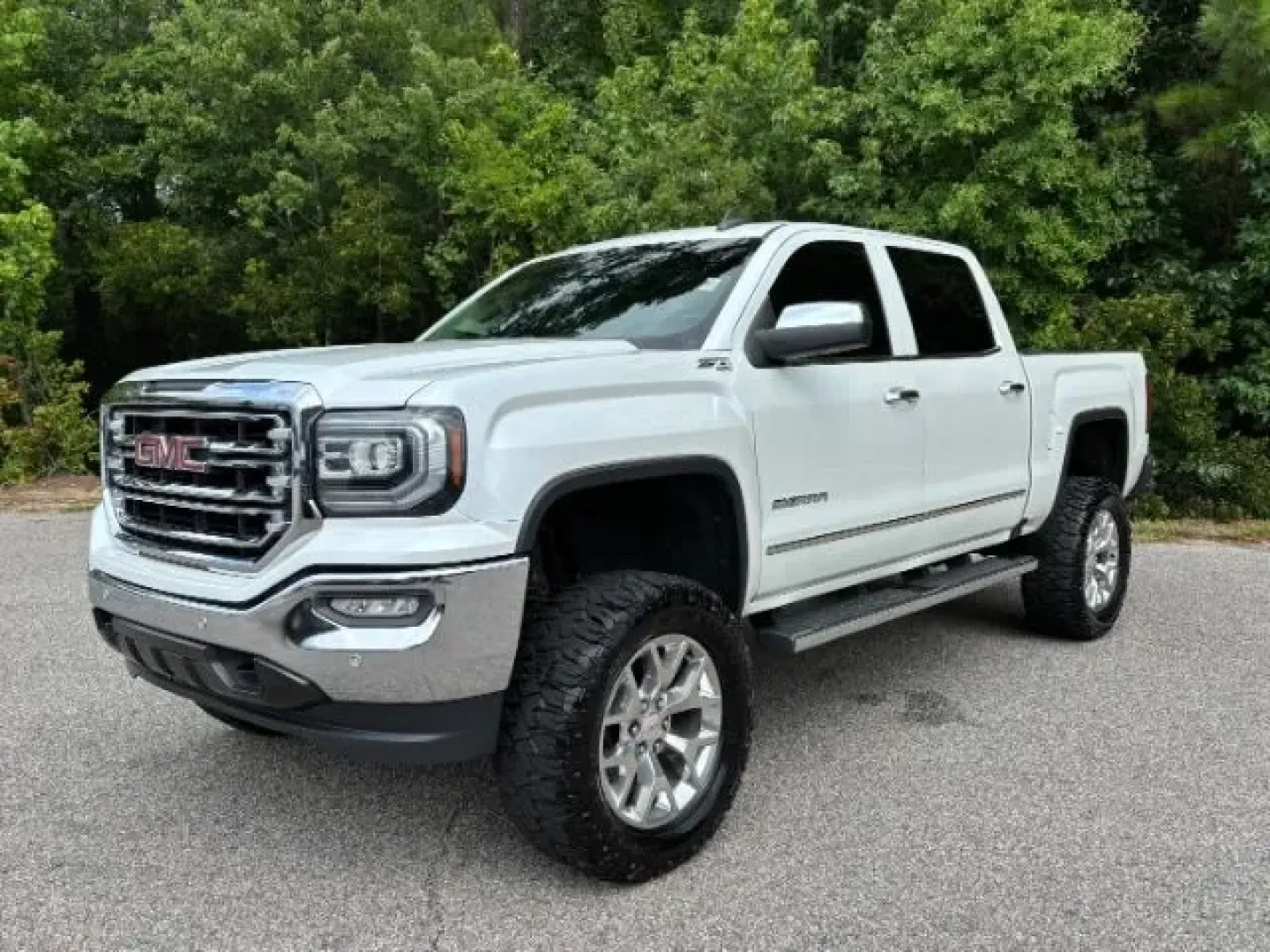 2018 /Cocoa/Dune GMC Sierra 1500 SLT (3GTU2NEC3JG) with an EcoTec3 6.2L V-8 gasoline direct injection engine, located at 2761 East Hwy 501, Conway, SC, 29526, (843) 331-1151, 33.781528, -78.989883 - Unleash your adventurous spirit with this 2018 GMC Sierra 1500 SLT, the perfect truck for weekend warriors and daily commuters alike. Whether you're hauling gear for a family camping trip or navigating the daily grind of work in Conway, SC, this pre-owned beauty is designed to elevate your lifestyle - Photo#1