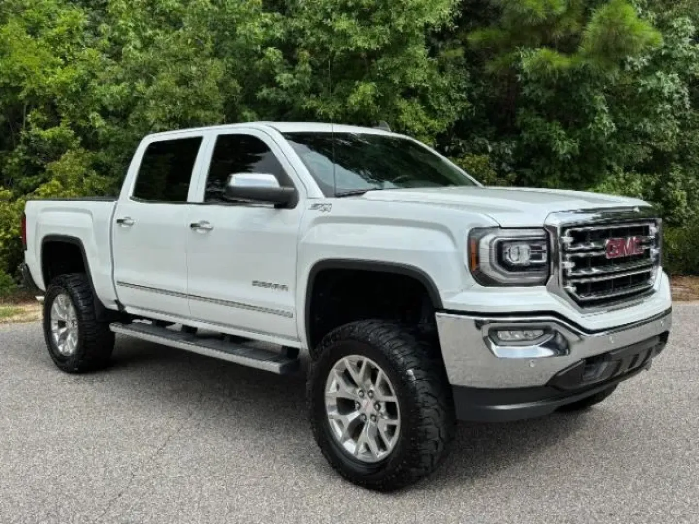 2018 /Cocoa/Dune GMC Sierra 1500 SLT (3GTU2NEC3JG) with an EcoTec3 6.2L V-8 gasoline direct injection engine, located at 2761 East Hwy 501, Conway, SC, 29526, (843) 331-1151, 33.781528, -78.989883 - Unleash your adventurous spirit with this 2018 GMC Sierra 1500 SLT, the perfect truck for weekend warriors and daily commuters alike. Whether you're hauling gear for a family camping trip or navigating the daily grind of work in Conway, SC, this pre-owned beauty is designed to elevate your lifestyle - Photo#2