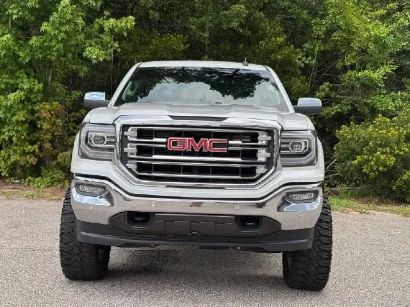 2018 /Cocoa/Dune GMC Sierra 1500 SLT (3GTU2NEC3JG) with an EcoTec3 6.2L V-8 gasoline direct injection engine, located at 2761 East Hwy 501, Conway, SC, 29526, (843) 331-1151, 33.781528, -78.989883 - Unleash your adventurous spirit with this 2018 GMC Sierra 1500 SLT, the perfect truck for weekend warriors and daily commuters alike. Whether you're hauling gear for a family camping trip or navigating the daily grind of work in Conway, SC, this pre-owned beauty is designed to elevate your lifestyle - Photo#5