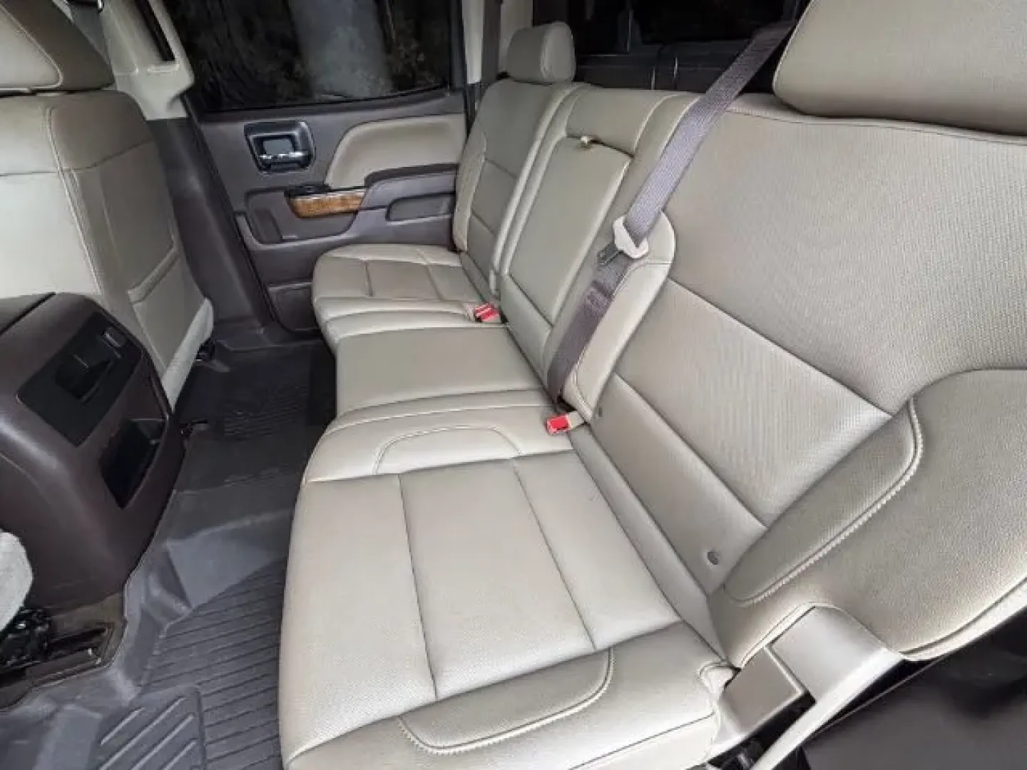2018 /Cocoa/Dune GMC Sierra 1500 SLT (3GTU2NEC3JG) with an EcoTec3 6.2L V-8 gasoline direct injection engine, located at 2761 East Hwy 501, Conway, SC, 29526, (843) 331-1151, 33.781528, -78.989883 - Unleash your adventurous spirit with this 2018 GMC Sierra 1500 SLT, the perfect truck for weekend warriors and daily commuters alike. Whether you're hauling gear for a family camping trip or navigating the daily grind of work in Conway, SC, this pre-owned beauty is designed to elevate your lifestyle - Photo#12