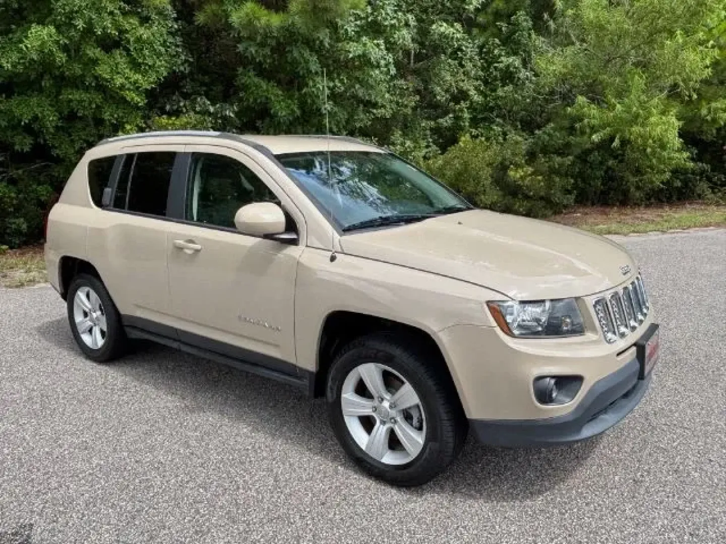 2017 /Dark Slate Gray, vin Jeep Compass Latitude 4WD (1C4NJDEB1HD) with an 2.4L L4 DOHC 16V engine, 6-Speed Automatic transmission, located at 2761 East Hwy 501, Conway, SC, 29526, (843) 331-1151, 33.781528, -78.989883 - **Experience Adventure and Comfort with the 2017 Jeep Compass Latitude 4WD at Car City - Conway!**<br /> <br /> Are you ready to elevate your weekend adventures and create lasting memories with family and friends? The 2017 Jeep Compass Latitude 4WD, now available at Car City - Conway, is your perfec - Photo#1