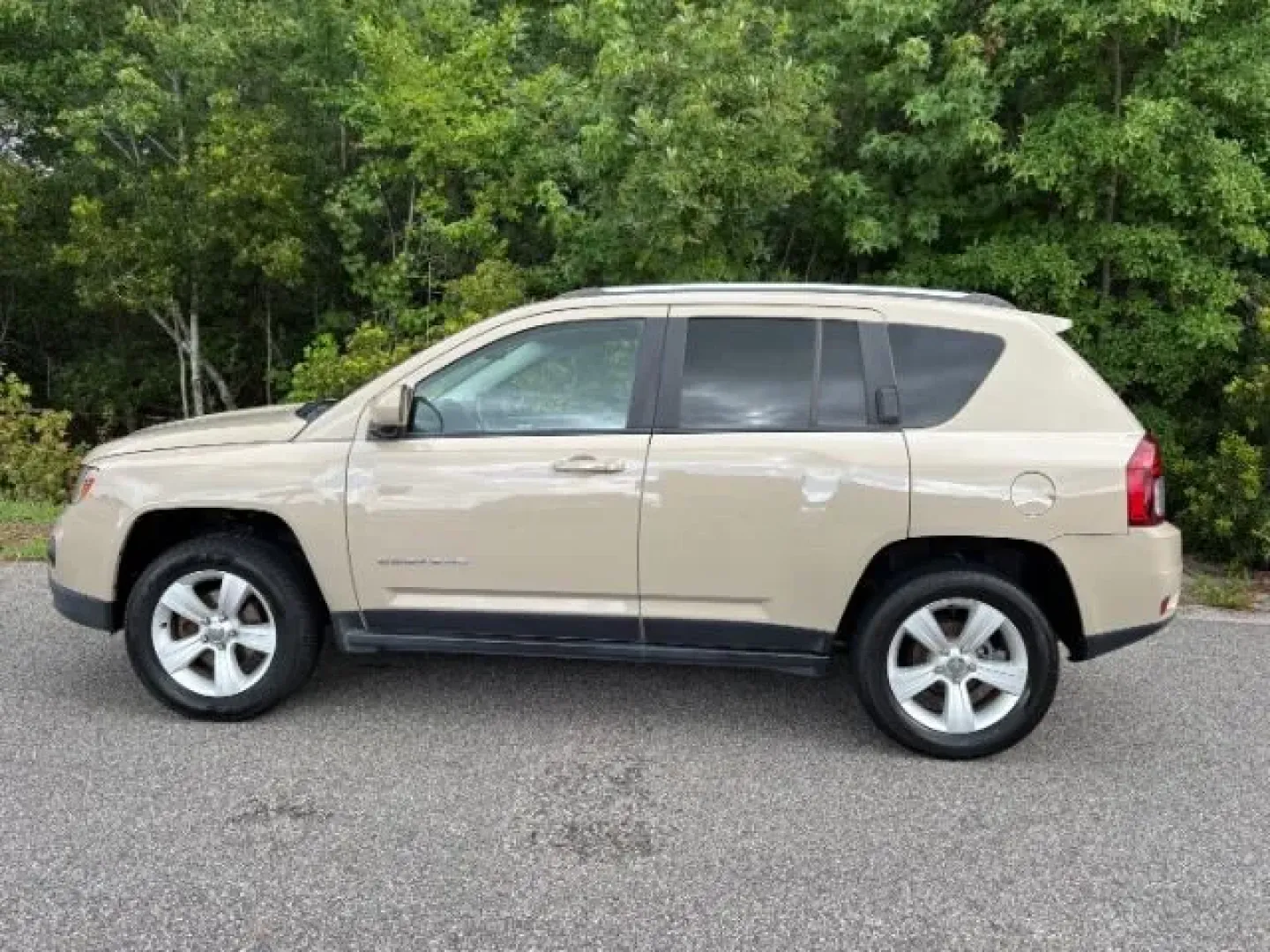 2017 /Dark Slate Gray, vin Jeep Compass Latitude 4WD (1C4NJDEB1HD) with an 2.4L L4 DOHC 16V engine, 6-Speed Automatic transmission, located at 2761 East Hwy 501, Conway, SC, 29526, (843) 331-1151, 33.781528, -78.989883 - **Experience Adventure and Comfort with the 2017 Jeep Compass Latitude 4WD at Car City - Conway!**<br /> <br /> Are you ready to elevate your weekend adventures and create lasting memories with family and friends? The 2017 Jeep Compass Latitude 4WD, now available at Car City - Conway, is your perfec - Photo#2