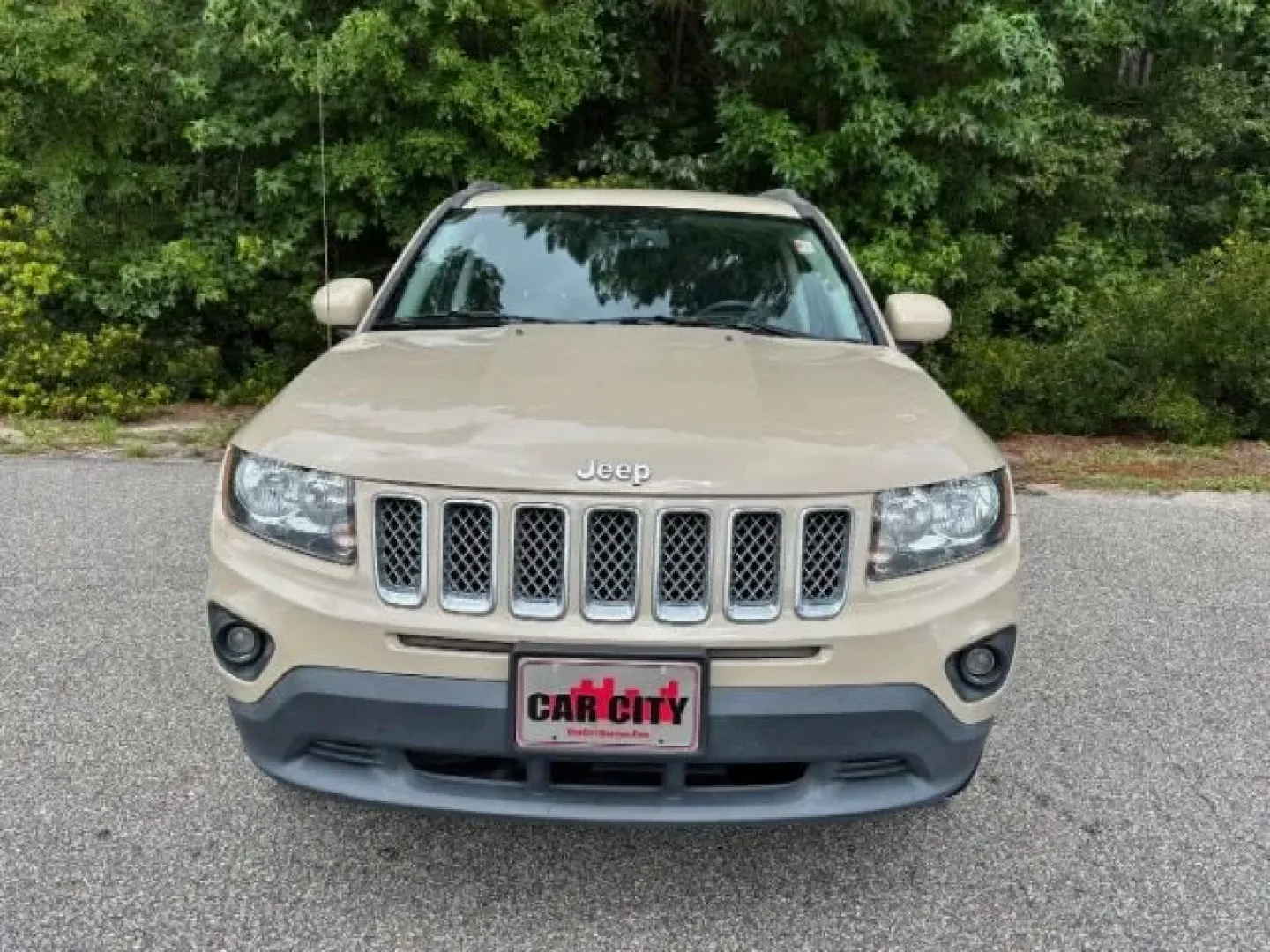 2017 /Dark Slate Gray, vin Jeep Compass Latitude 4WD (1C4NJDEB1HD) with an 2.4L L4 DOHC 16V engine, 6-Speed Automatic transmission, located at 2761 East Hwy 501, Conway, SC, 29526, (843) 331-1151, 33.781528, -78.989883 - **Experience Adventure and Comfort with the 2017 Jeep Compass Latitude 4WD at Car City - Conway!**<br /> <br /> Are you ready to elevate your weekend adventures and create lasting memories with family and friends? The 2017 Jeep Compass Latitude 4WD, now available at Car City - Conway, is your perfec - Photo#4