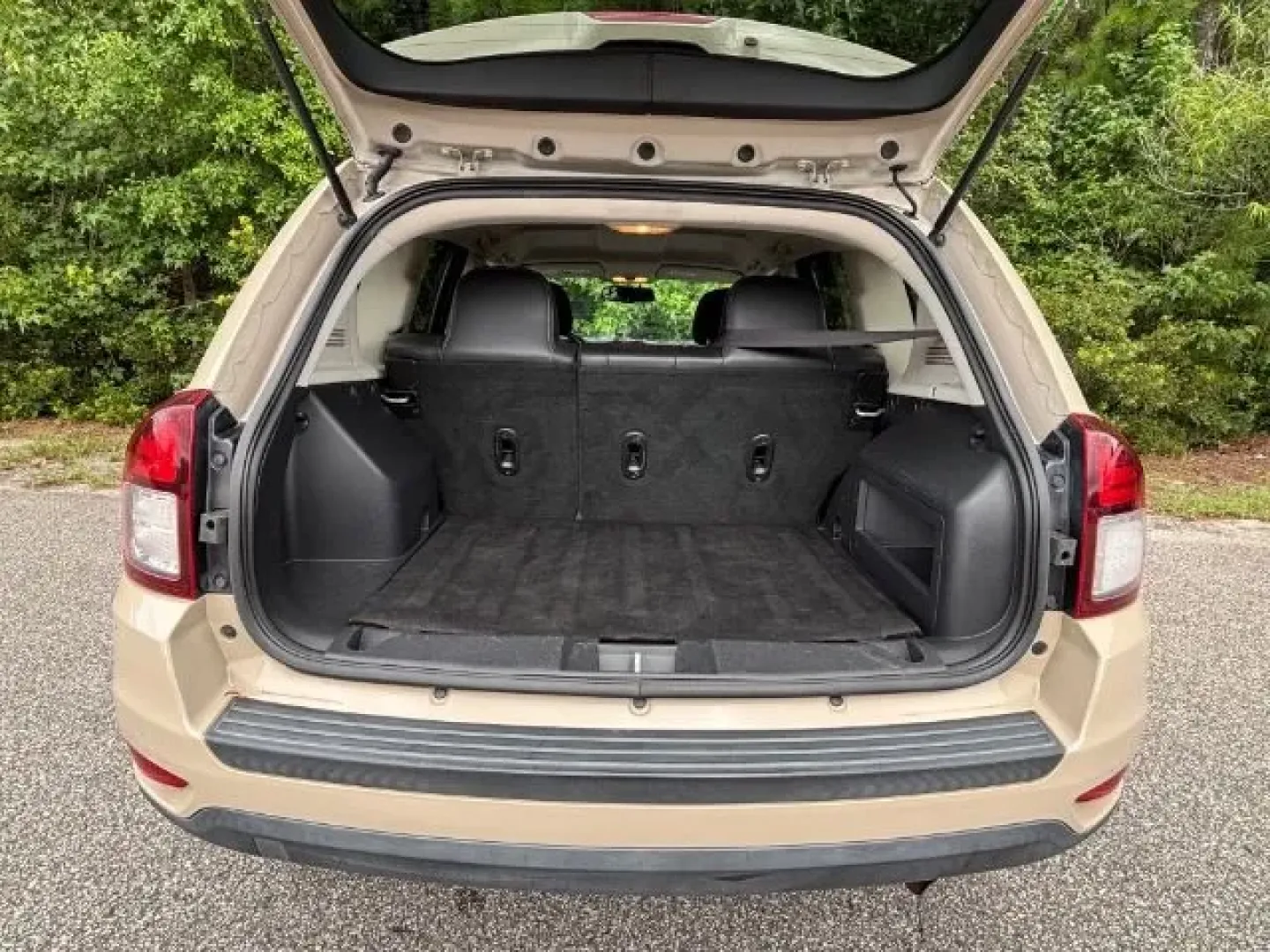 2017 /Dark Slate Gray, vin Jeep Compass Latitude 4WD (1C4NJDEB1HD) with an 2.4L L4 DOHC 16V engine, 6-Speed Automatic transmission, located at 2761 East Hwy 501, Conway, SC, 29526, (843) 331-1151, 33.781528, -78.989883 - **Experience Adventure and Comfort with the 2017 Jeep Compass Latitude 4WD at Car City - Conway!**<br /> <br /> Are you ready to elevate your weekend adventures and create lasting memories with family and friends? The 2017 Jeep Compass Latitude 4WD, now available at Car City - Conway, is your perfec - Photo#12