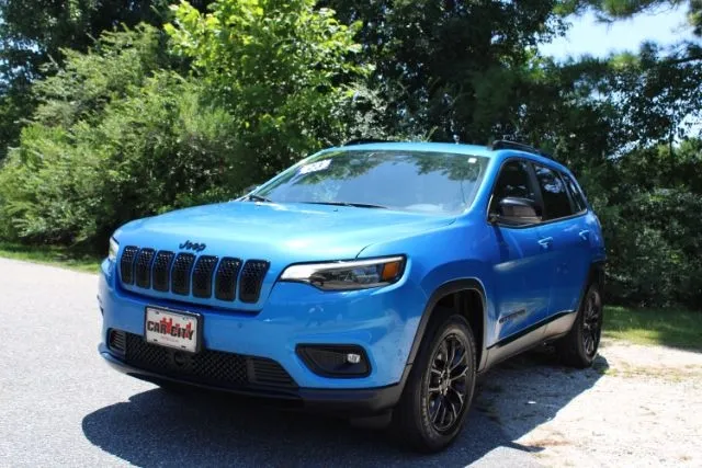 photo of 2023 Jeep Cherokee Altitude Lux 4x4