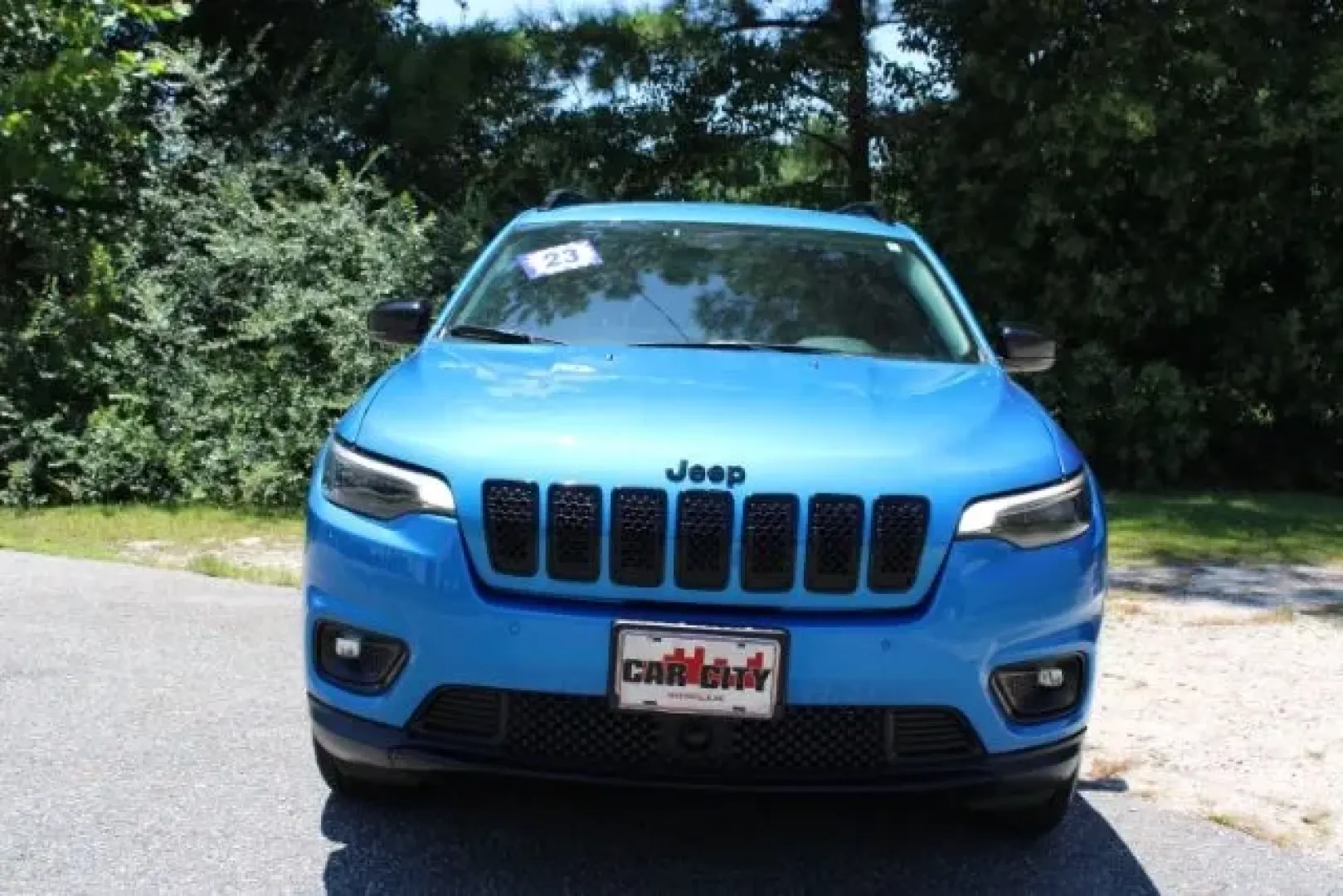 2023 Jeep Cherokee Altitude Lux 4x4 (1C4PJMMB0PD) with an MultiAir2 Tigershark 2.4L I-4 variable valve contr engine, located at 3598 James B White Hwy South, Whiteville, NC, 28472, (910) 642-3196, 34.294846, -78.732613 - Discover your next adventure with the 2023 Jeep Cherokee Altitude Lux 4x4, an exceptional crossover vehicle designed for those who embrace both urban commutes and weekend getaways. This vehicle is not just a means of transportation; it's a lifestyle choice that fits perfectly into a busy family sche - Photo#1