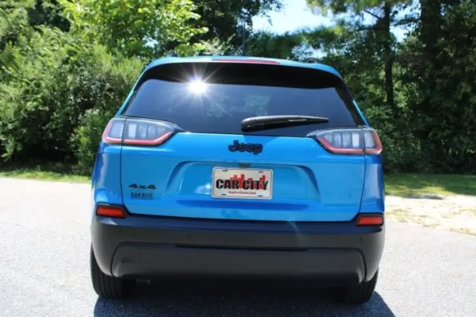2023 Jeep Cherokee Altitude Lux 4x4 (1C4PJMMB0PD) with an MultiAir2 Tigershark 2.4L I-4 variable valve contr engine, located at 3598 James B White Hwy South, Whiteville, NC, 28472, (910) 642-3196, 34.294846, -78.732613 - Discover your next adventure with the 2023 Jeep Cherokee Altitude Lux 4x4, an exceptional crossover vehicle designed for those who embrace both urban commutes and weekend getaways. This vehicle is not just a means of transportation; it's a lifestyle choice that fits perfectly into a busy family sche - Photo#2