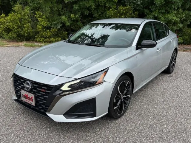 photo of 2023 Nissan Altima SR FWD