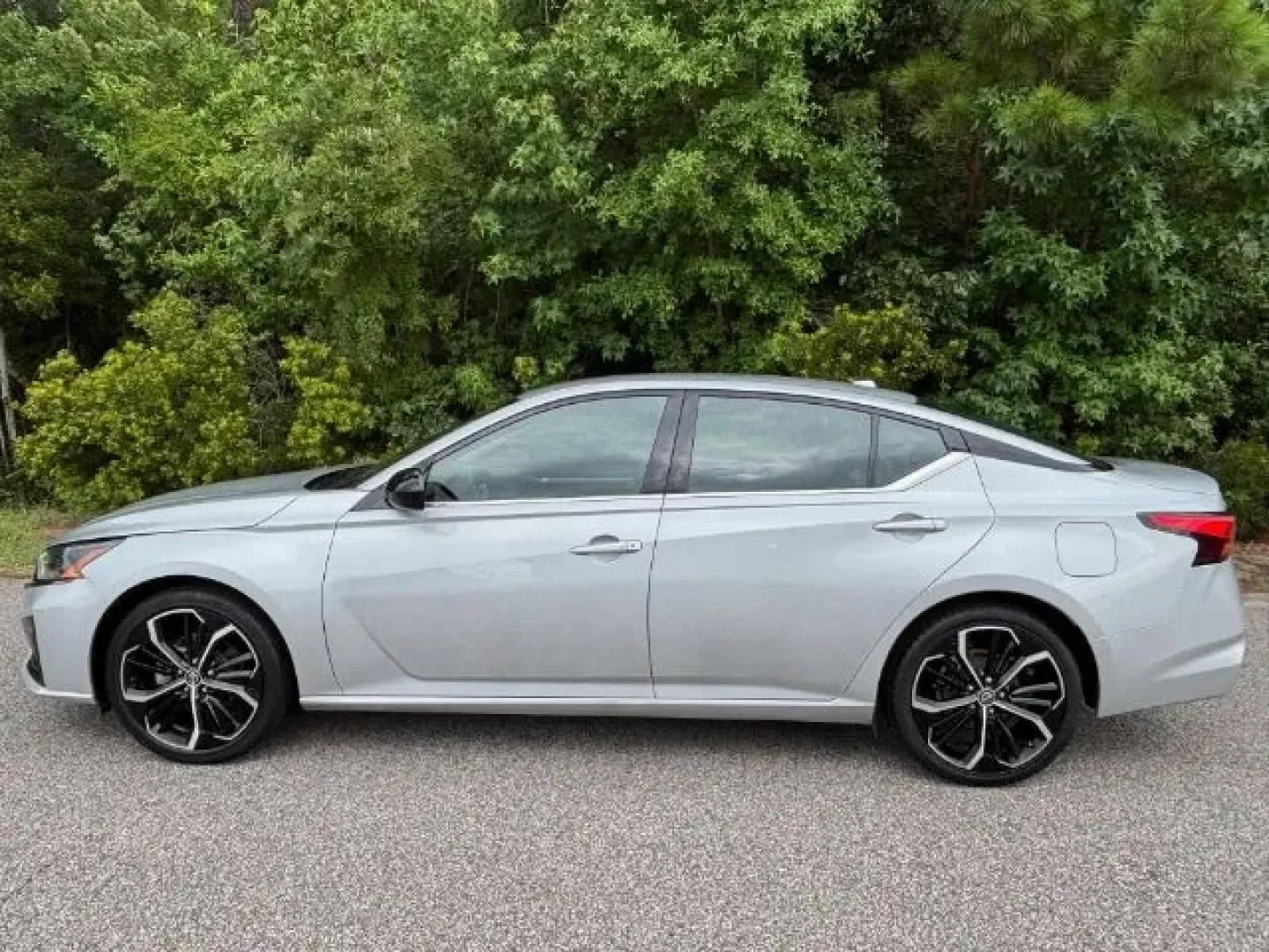 2023 /Sport Nissan Altima SR FWD (1N4BL4CV2PN) with an 2.5L I-4 gasoline direct injection engine, located at 2761 East Hwy 501, Conway, SC, 29526, (843) 331-1151, 33.781528, -78.989883 - ### Elevate Your Daily Commute with the 2023 Nissan Altima SR FWD from Car City - Conway!<br /> <br /> Are you looking for a reliable vehicle that perfectly balances comfort, technology, and affordability? The 2023 Nissan Altima SR FWD is here to elevate your daily commute or weekend adventures with - Photo#2