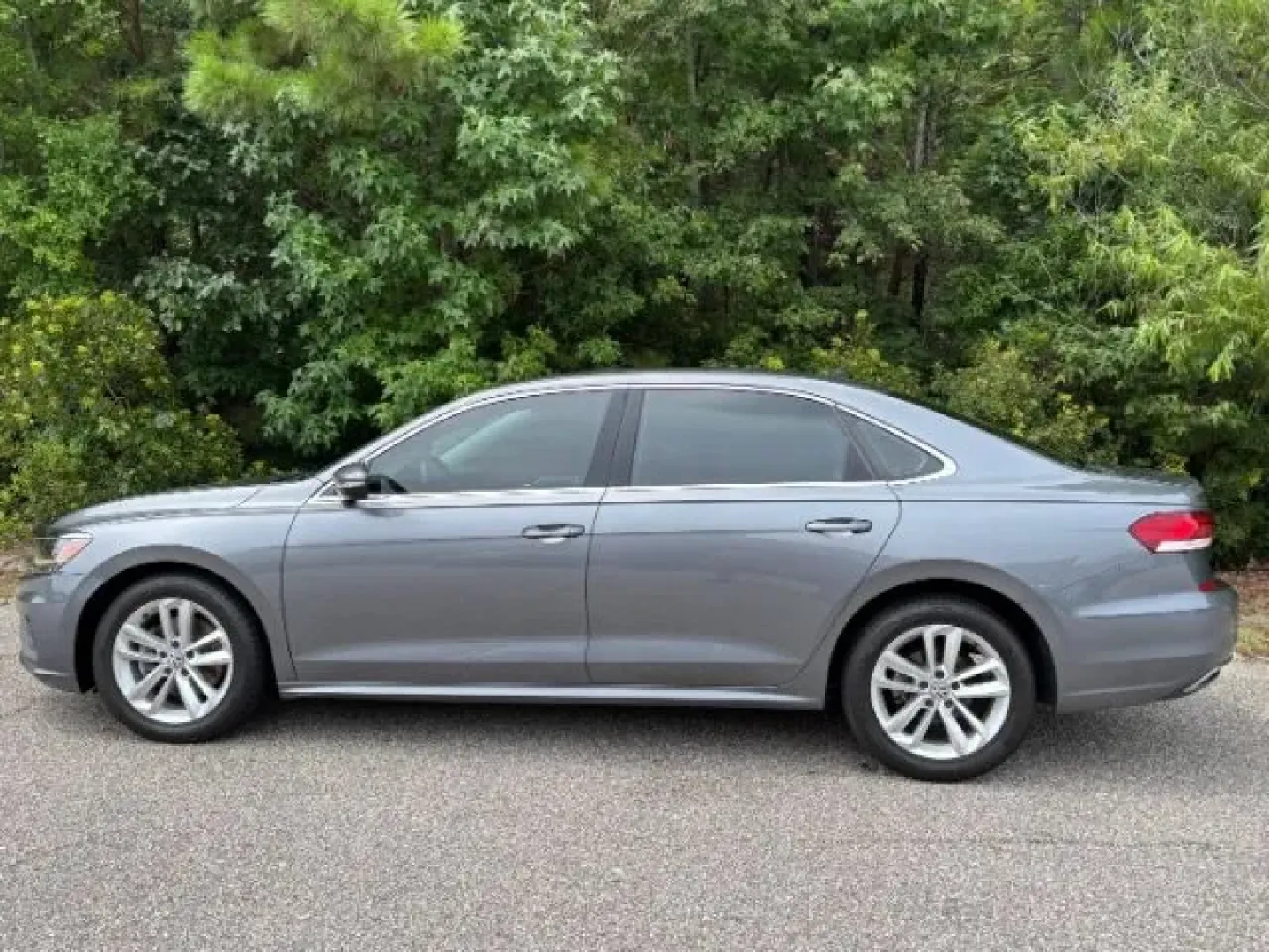 2020 /BLACK LEATHER Volkswagen Passat SE (1VWSA7A30LC) with an 2.0L L4 DOHC 16V engine, 6-Speed Automatic transmission, located at 9146 Ocean Hwy West, Calabash, NC, 28467, (910) 579-1110, 33.928635, -78.576157 - **Ready for Your Next Adventure: 2020 Volkswagen Passat SE at Car City - Conway**<br /> <br /> If you're in the market for a dependable sedan that seamlessly blends comfort, style, and advanced tech features, look no further than the 2020 Volkswagen Passat SE available at Car City - Conway. This pre - Photo#4