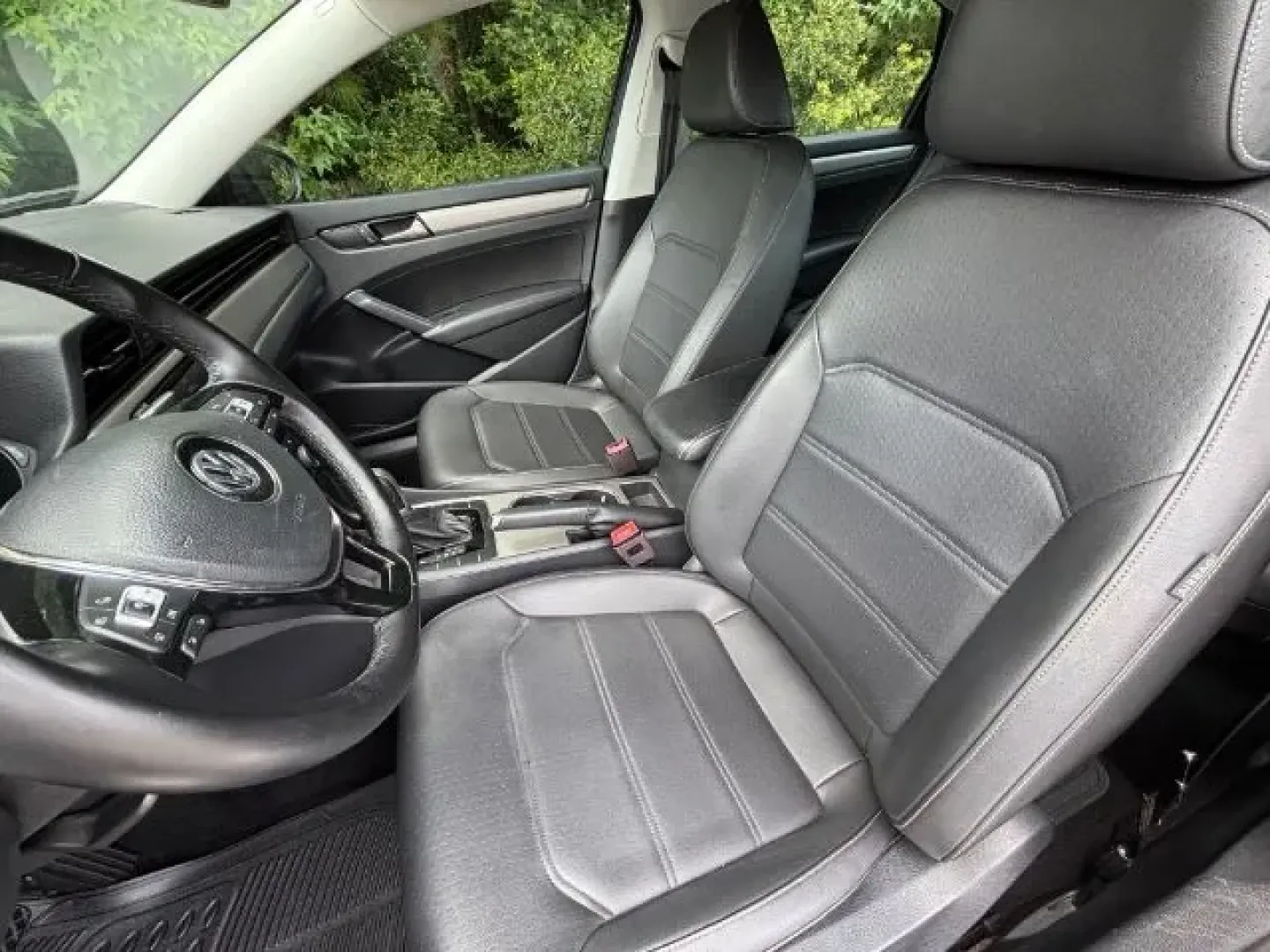 2020 /BLACK LEATHER Volkswagen Passat SE (1VWSA7A30LC) with an 2.0L L4 DOHC 16V engine, 6-Speed Automatic transmission, located at 9146 Ocean Hwy West, Calabash, NC, 28467, (910) 579-1110, 33.928635, -78.576157 - **Ready for Your Next Adventure: 2020 Volkswagen Passat SE at Car City - Conway**<br /> <br /> If you're in the market for a dependable sedan that seamlessly blends comfort, style, and advanced tech features, look no further than the 2020 Volkswagen Passat SE available at Car City - Conway. This pre - Photo#9