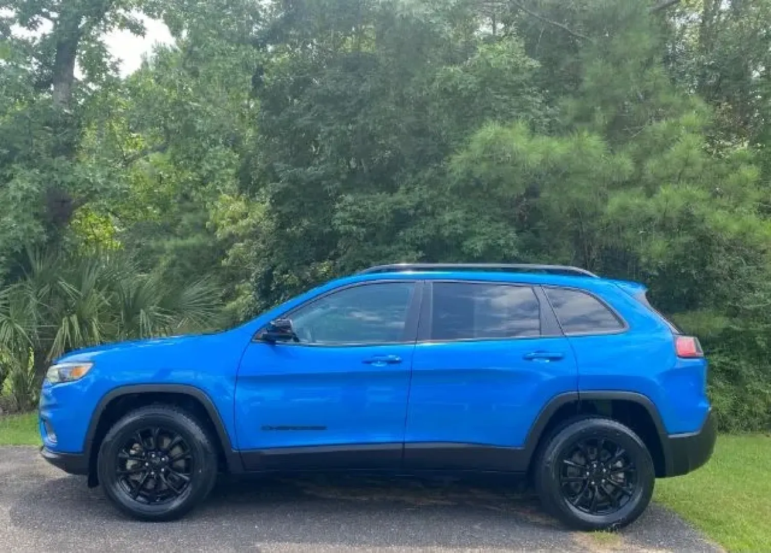 2023 /Black Jeep Cherokee Altitude Lux 4x4 (1C4PJMMB0PD) with an Other engine, located at 9146 Ocean Hwy West, Calabash, NC, 28467, (910) 579-1110, 33.928635, -78.576157 - Looking for a vehicle that seamlessly combines style, comfort, and capability for your next family adventure or daily commute? Look no further than this stunning 2023 Jeep Cherokee Altitude Lux 4x4, available now at Car City - Calabash. Located at 9146 Ocean Hwy West, Calabash, NC 28467, our pre-own - Photo#1