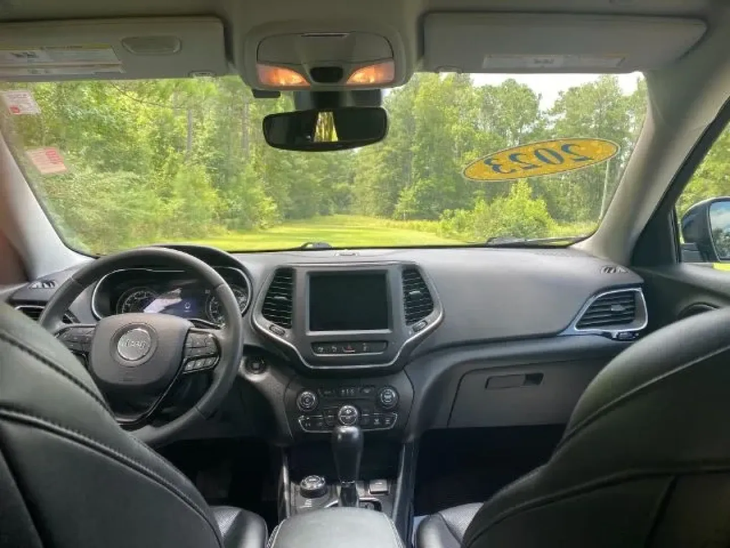2023 /Black Jeep Cherokee Altitude Lux 4x4 (1C4PJMMB0PD) with an Other engine, located at 9146 Ocean Hwy West, Calabash, NC, 28467, (910) 579-1110, 33.928635, -78.576157 - Looking for a vehicle that seamlessly combines style, comfort, and capability for your next family adventure or daily commute? Look no further than this stunning 2023 Jeep Cherokee Altitude Lux 4x4, available now at Car City - Calabash. Located at 9146 Ocean Hwy West, Calabash, NC 28467, our pre-own - Photo#3