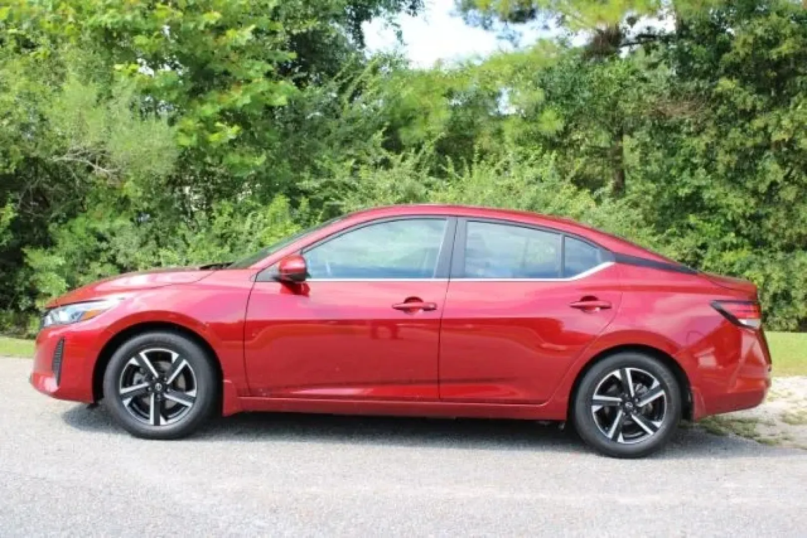 2024 Nissan Sentra SV Xtronic CVT (3N1AB8CV8RY) with an 2L I-4 gasoline direct injection engine, located at 2761 East Hwy 501, Conway, SC, 29526, (843) 331-1151, 33.781528, -78.989883 - **Experience Stylish Comfort in the 2024 Nissan Sentra Perfect for Your Daily Drive!**<br /> <br /> Are you in search of an affordable yet stylish vehicle that fits seamlessly into your lifestyle? Look no further than this stunning 2024 Nissan Sentra, a pre-owned gem now available at Car City - Cal - Photo#4