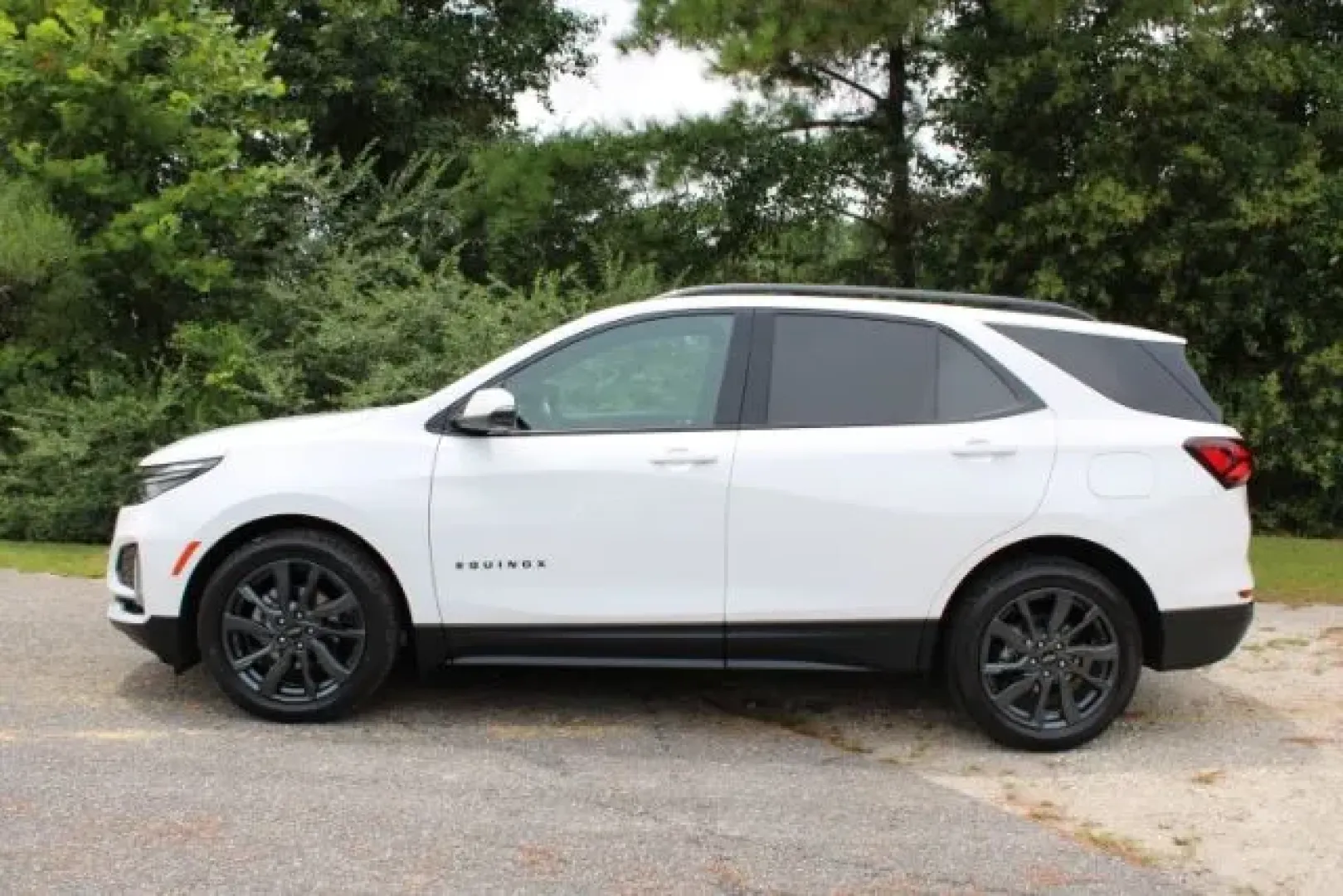 2022 Chevrolet Equinox FWD RS (2GNAXMEV0N6) with an 1.5L I-4 gasoline direct injection engine, located at 3598 James B White Hwy South, Whiteville, NC, 28472, (910) 642-3196, 34.294846, -78.732613 - **Discover the Perfect Blend of Style and Functionality with the 2022 Chevrolet Equinox at Car City - Whitesville!**<br /> <br /> Are you searching for a vehicle that effortlessly balances your daily commute, weekend adventures, and family outings? Look no further! At Car City - Whitesville, located - Photo#3