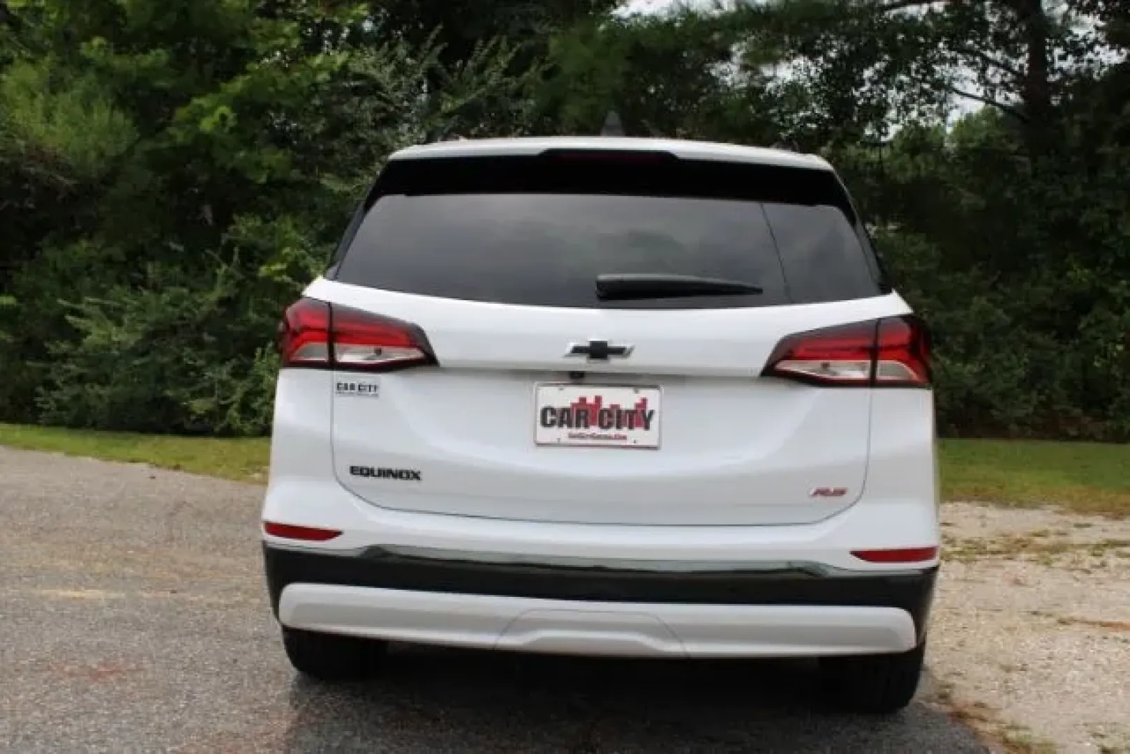 2022 Chevrolet Equinox FWD RS (2GNAXMEV0N6) with an 1.5L I-4 gasoline direct injection engine, 6A transmission, located at 2761 East Hwy 501, Conway, SC, 29526, (843) 331-1151, 33.781528, -78.989883 - **Discover the Perfect Blend of Style and Functionality with the 2022 Chevrolet Equinox at Car City - Whitesville!**<br /> <br /> Are you searching for a vehicle that effortlessly balances your daily commute, weekend adventures, and family outings? Look no further! At Car City - Whitesville, located - Photo#2