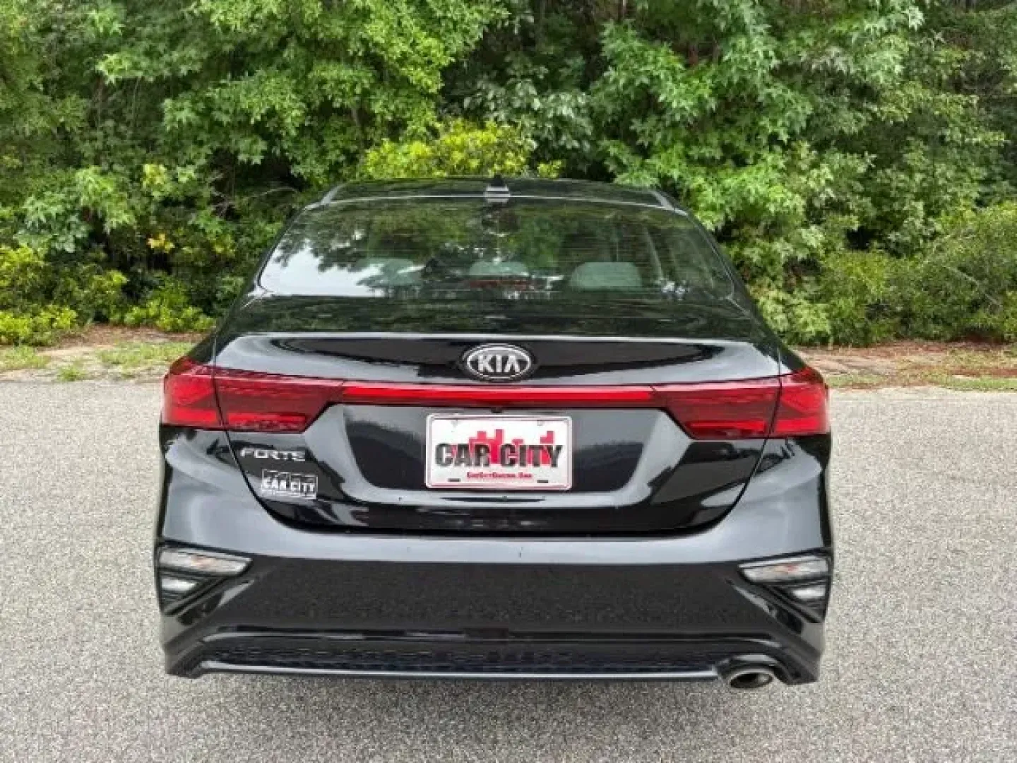 2021 /Gray Kia Forte LXS (3KPF24AD0ME) with an 2L I-4 DOHC engine, located at 2761 East Hwy 501, Conway, SC, 29526, (843) 331-1151, 33.781528, -78.989883 - Looking for an affordable yet stylish vehicle that seamlessly integrates into your daily routine? Whether you're commuting to work, picking up the kids, or heading out on weekend adventures, our 2021 Kia Forte LXS is the perfect fit. Designed for budget-conscious buyers who don't want to sacrifice q - Photo#5