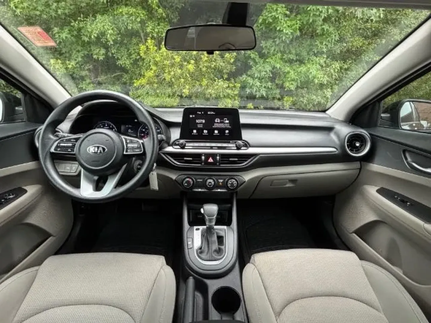 2021 /Gray Kia Forte LXS (3KPF24AD0ME) with an 2L I-4 DOHC engine, located at 2761 East Hwy 501, Conway, SC, 29526, (843) 331-1151, 33.781528, -78.989883 - Looking for an affordable yet stylish vehicle that seamlessly integrates into your daily routine? Whether you're commuting to work, picking up the kids, or heading out on weekend adventures, our 2021 Kia Forte LXS is the perfect fit. Designed for budget-conscious buyers who don't want to sacrifice q - Photo#8